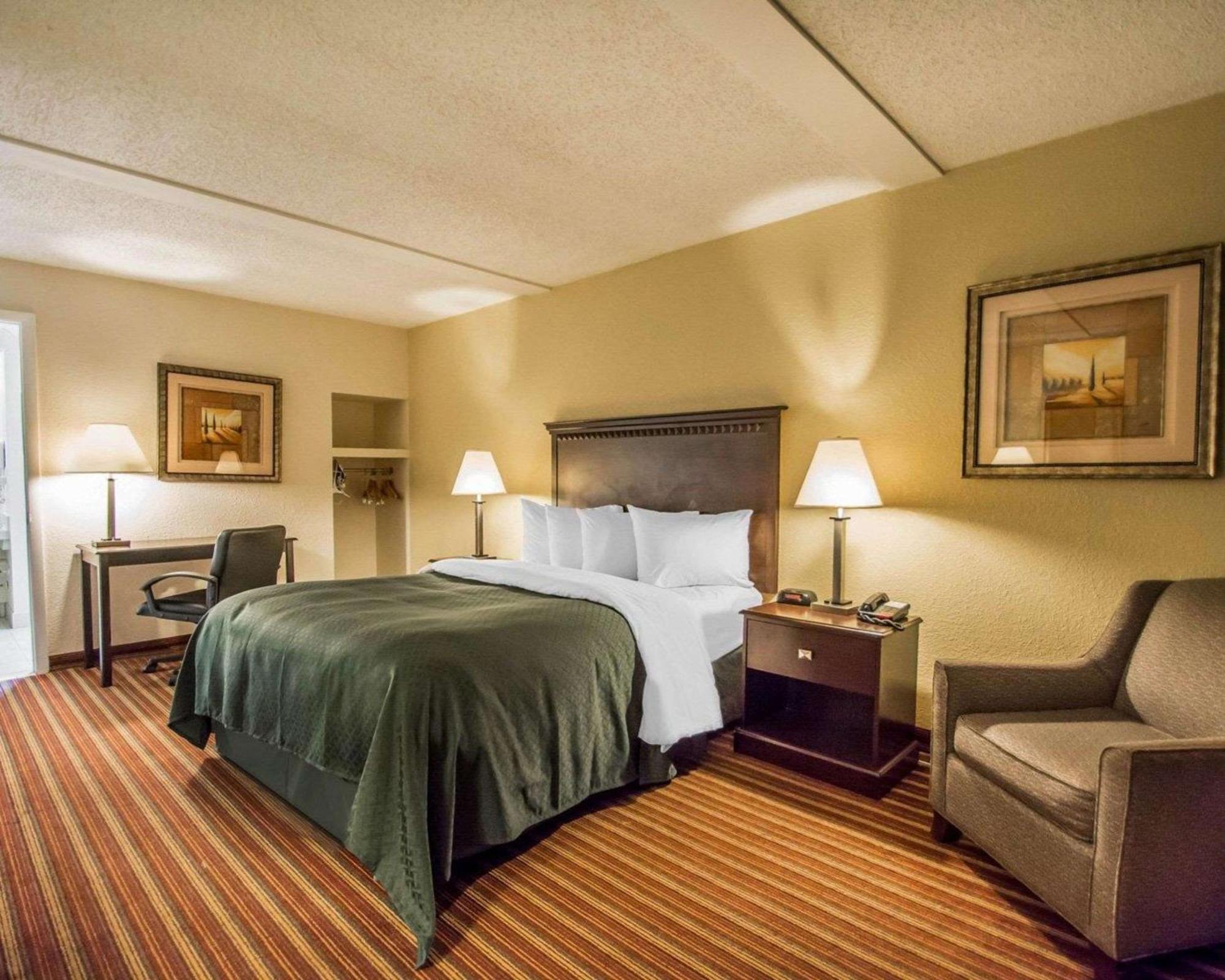 Hotel Quality & At Tropicana Field St. Petersburg
