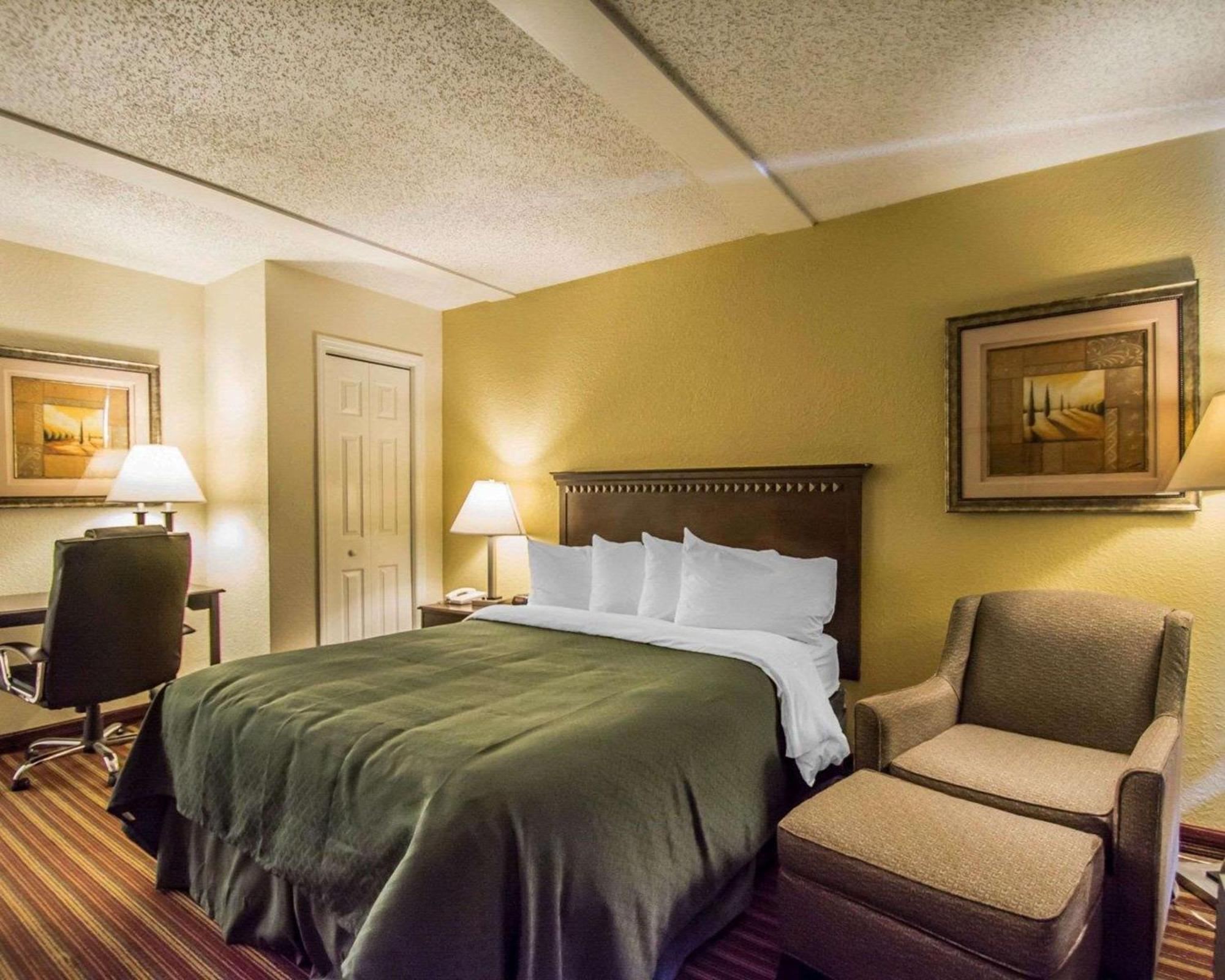 Quality & At Tropicana Field Hotel
