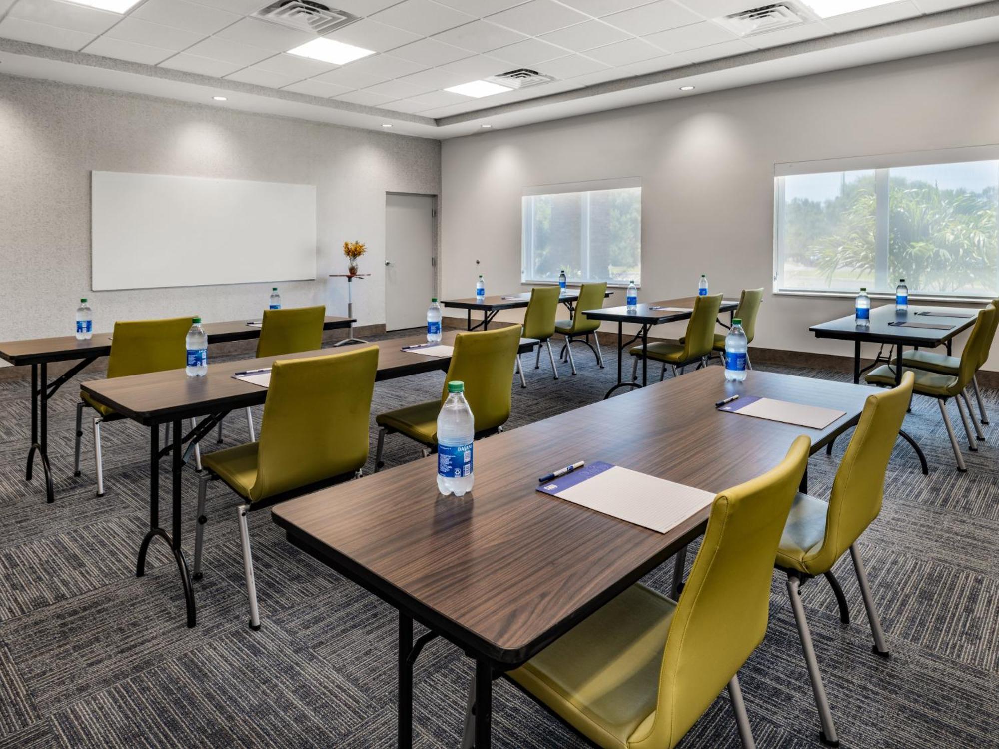Hotel Holiday Inn Express & Suites - St. Petersburg - Madeira Beach By Ihg 3*