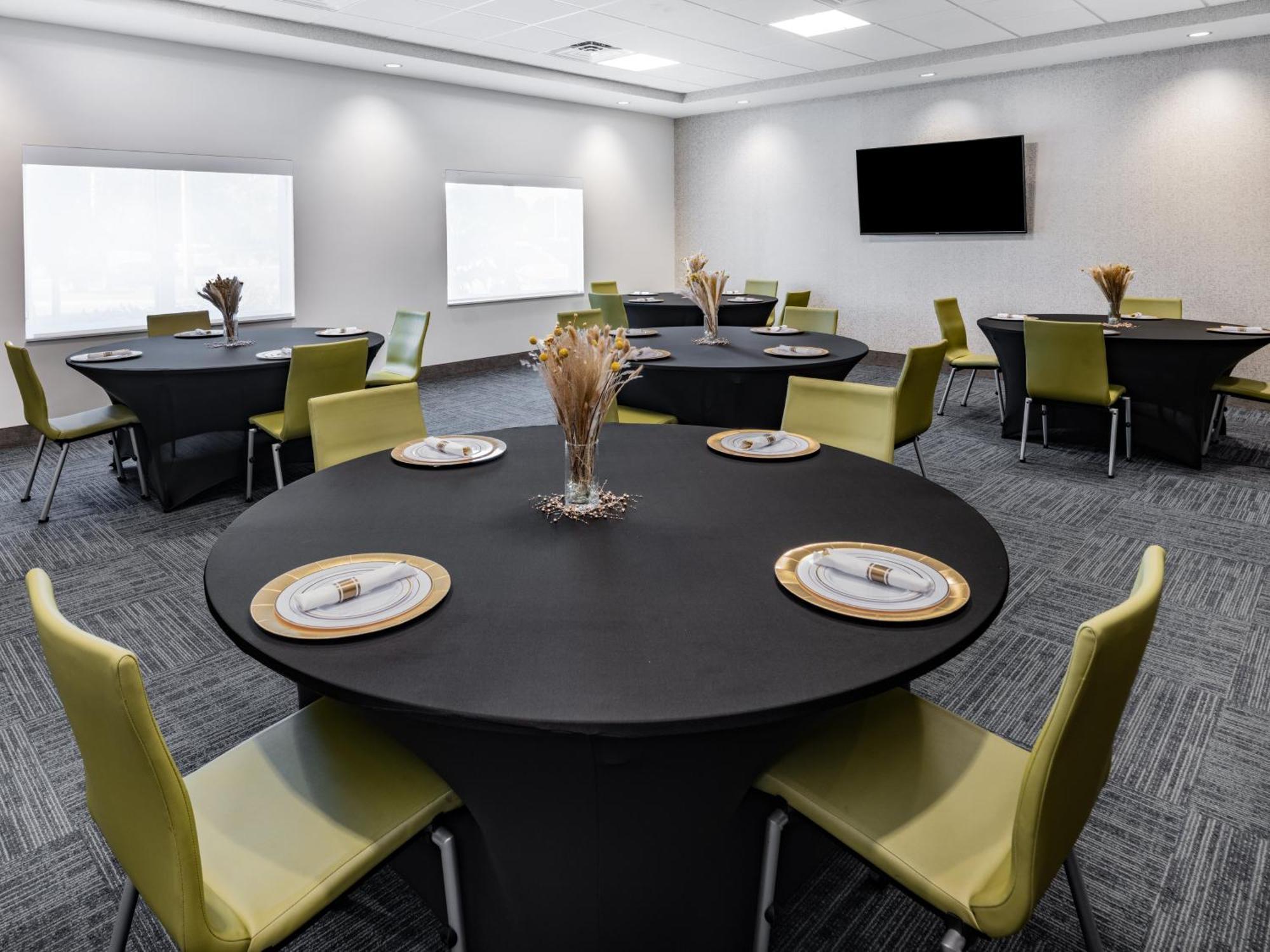 Holiday Inn Express & Suites - St. Petersburg - Madeira Beach By Ihg Hotel 3*