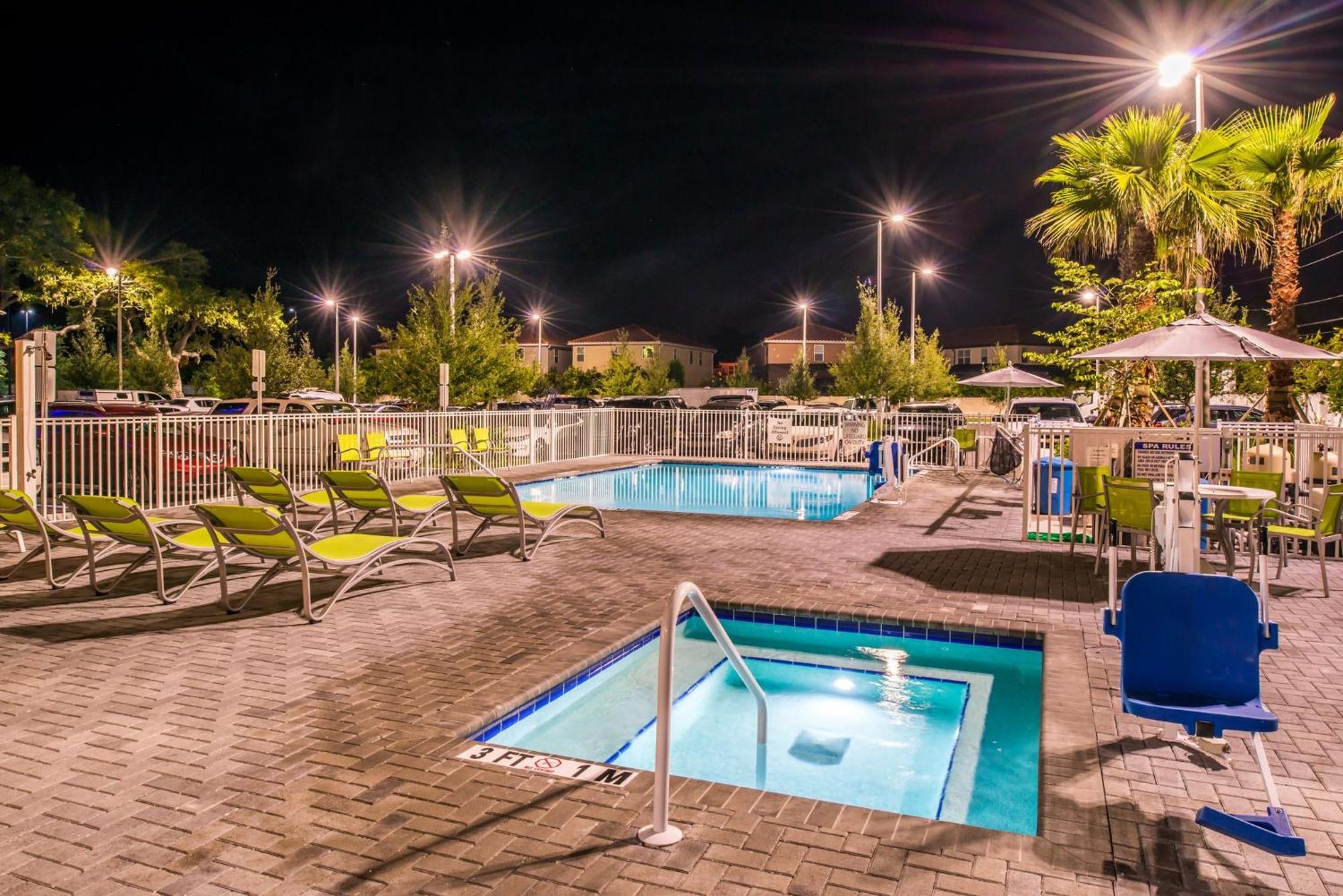 Holiday Inn Express & Suites - St. Petersburg - Madeira Beach By Ihg Hotel