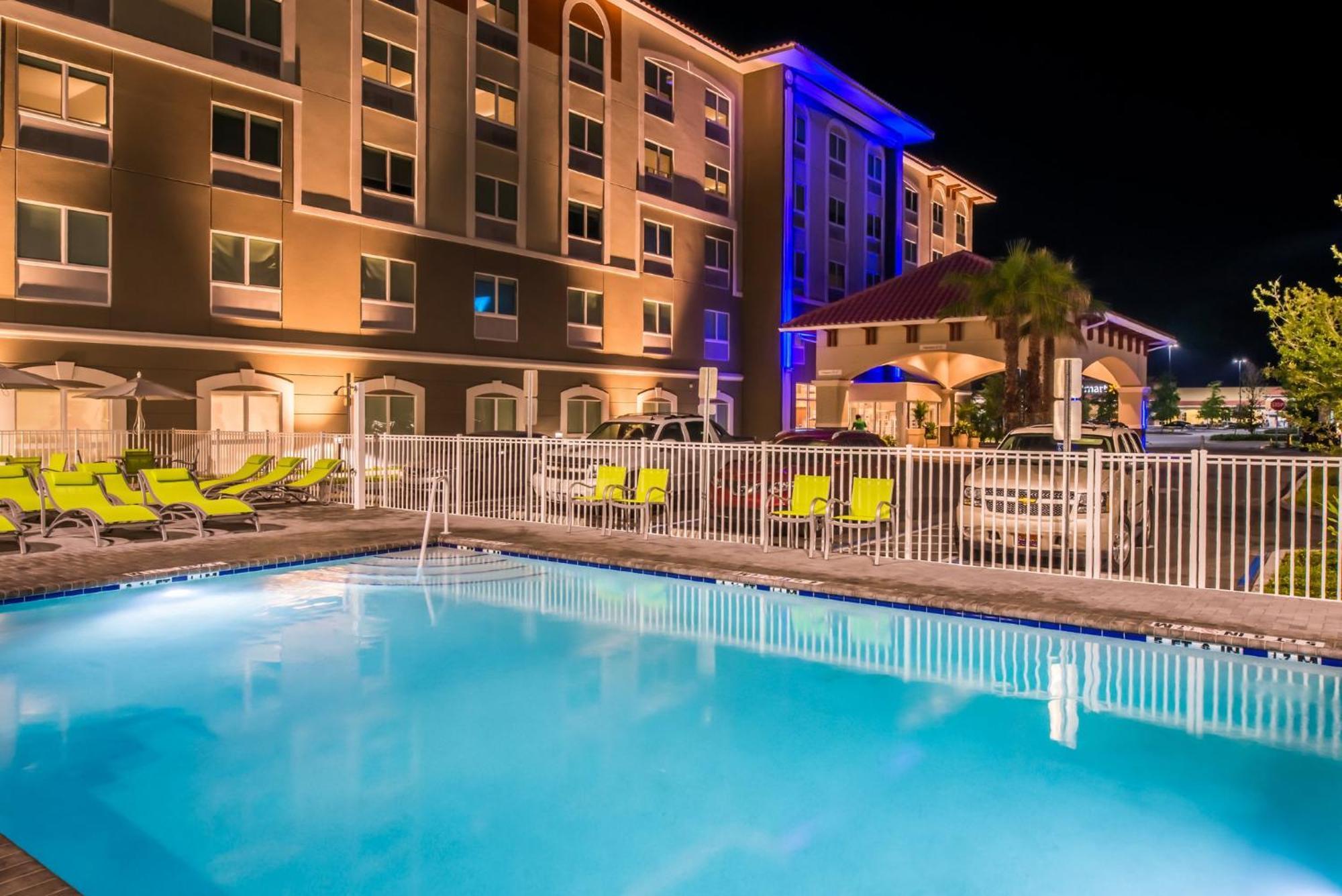 Holiday Inn Express & Suites - St. Petersburg - Madeira Beach By Ihg Hotel 3*