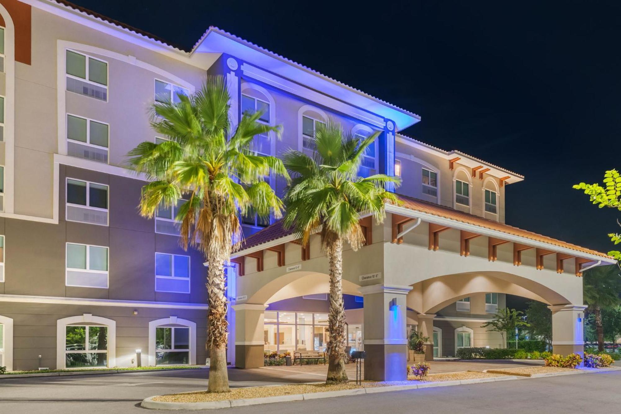 Hotel Holiday Inn Express & Suites - St. Petersburg - Madeira Beach By Ihg St. Petersburg