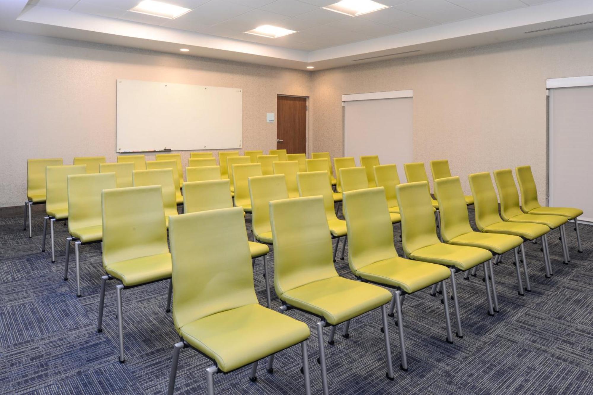 Holiday Inn Express & Suites - St. Petersburg - Madeira Beach By Ihg 3*