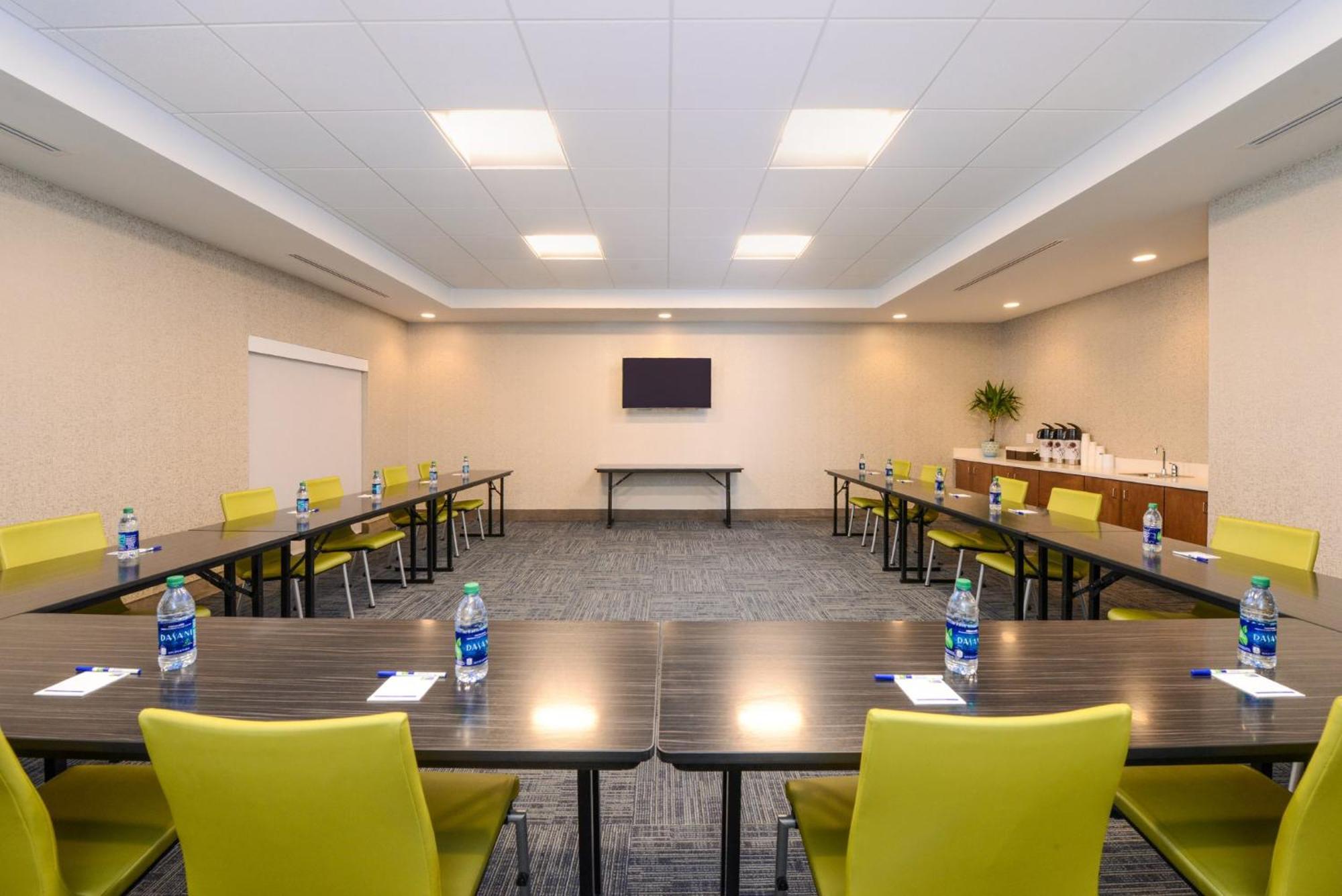 Holiday Inn Express & Suites - St. Petersburg - Madeira Beach By Ihg Hotel 3*