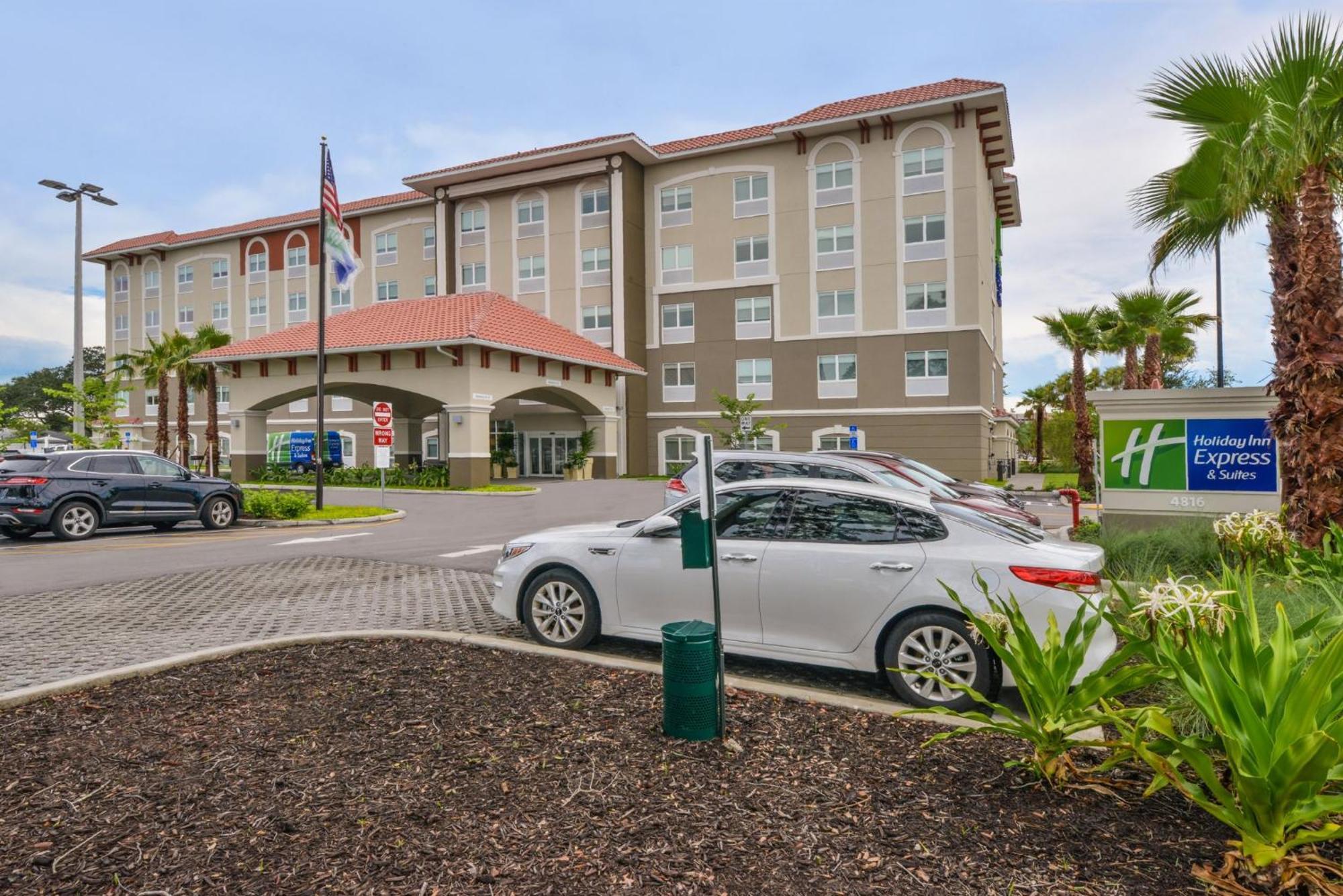 Holiday Inn Express & Suites - St. Petersburg - Madeira Beach By Ihg Hotel