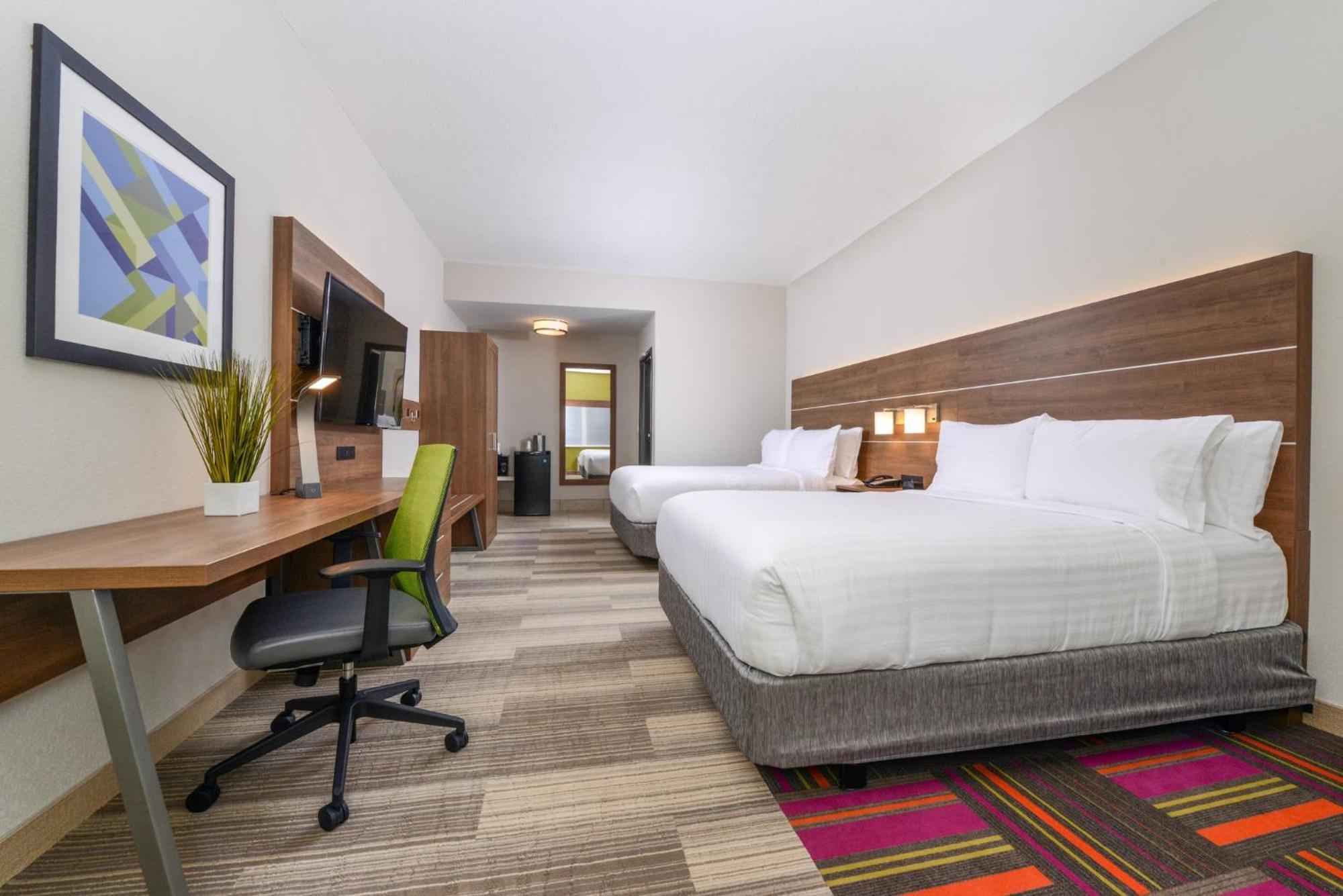 Holiday Inn Express & Suites - St. Petersburg - Madeira Beach By Ihg Hotel St. Petersburg