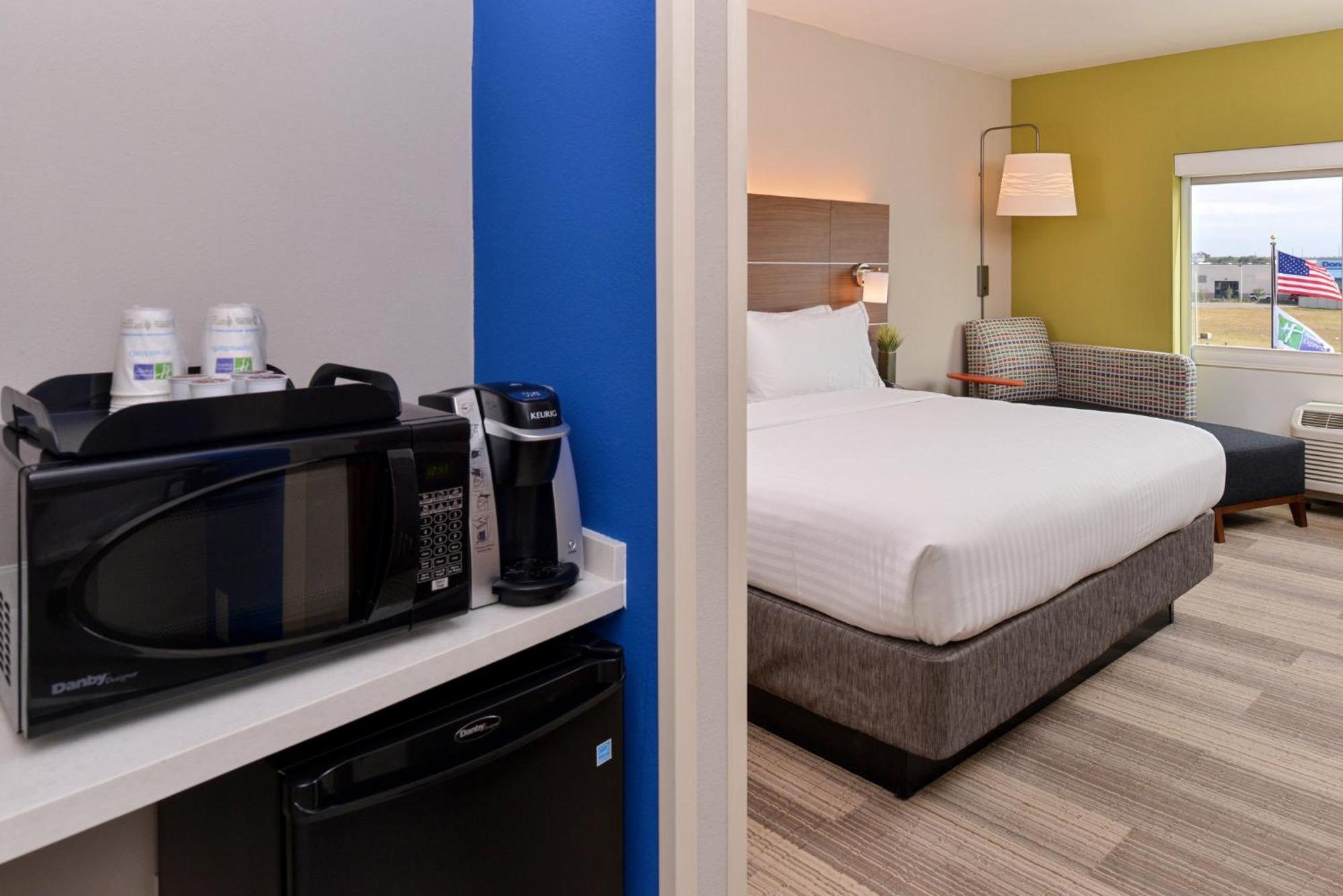 Holiday Inn Express & Suites - St. Petersburg - Madeira Beach By Ihg Hotel 3*