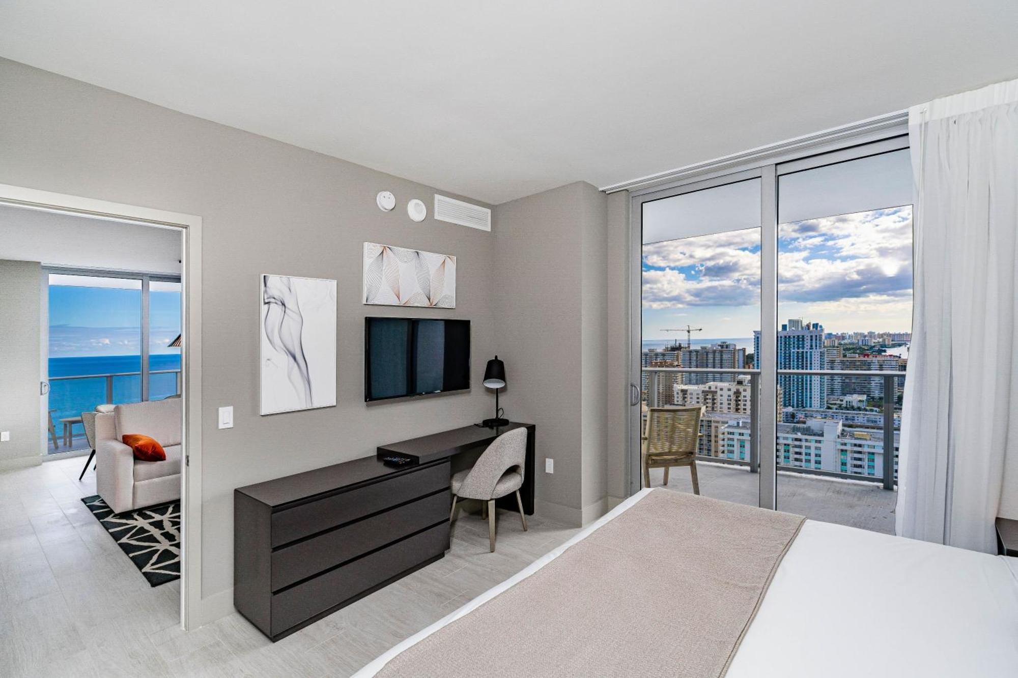 Hyde House Private Aparthotel 4*