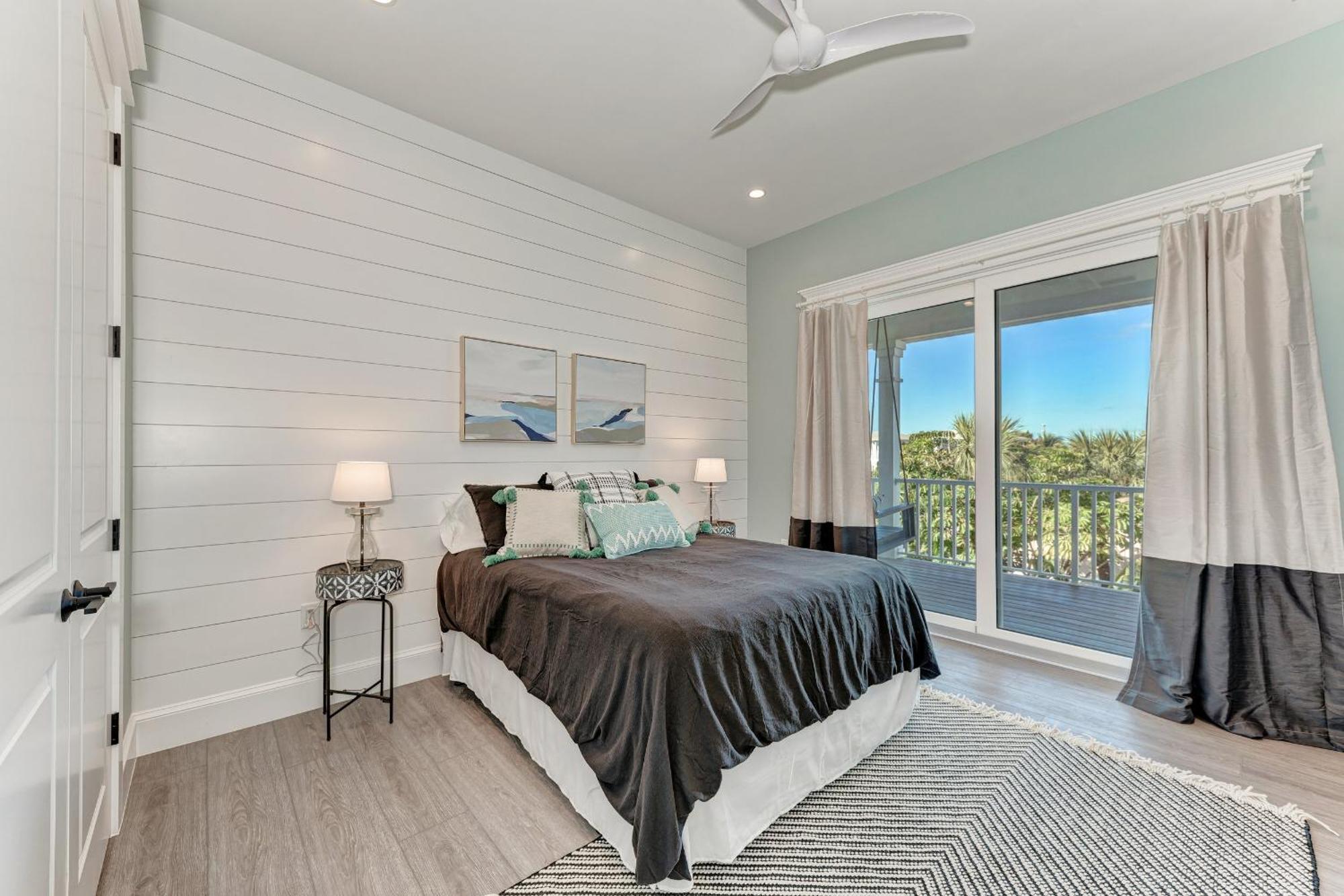 Just Beachy By Retreats Holmes Beach