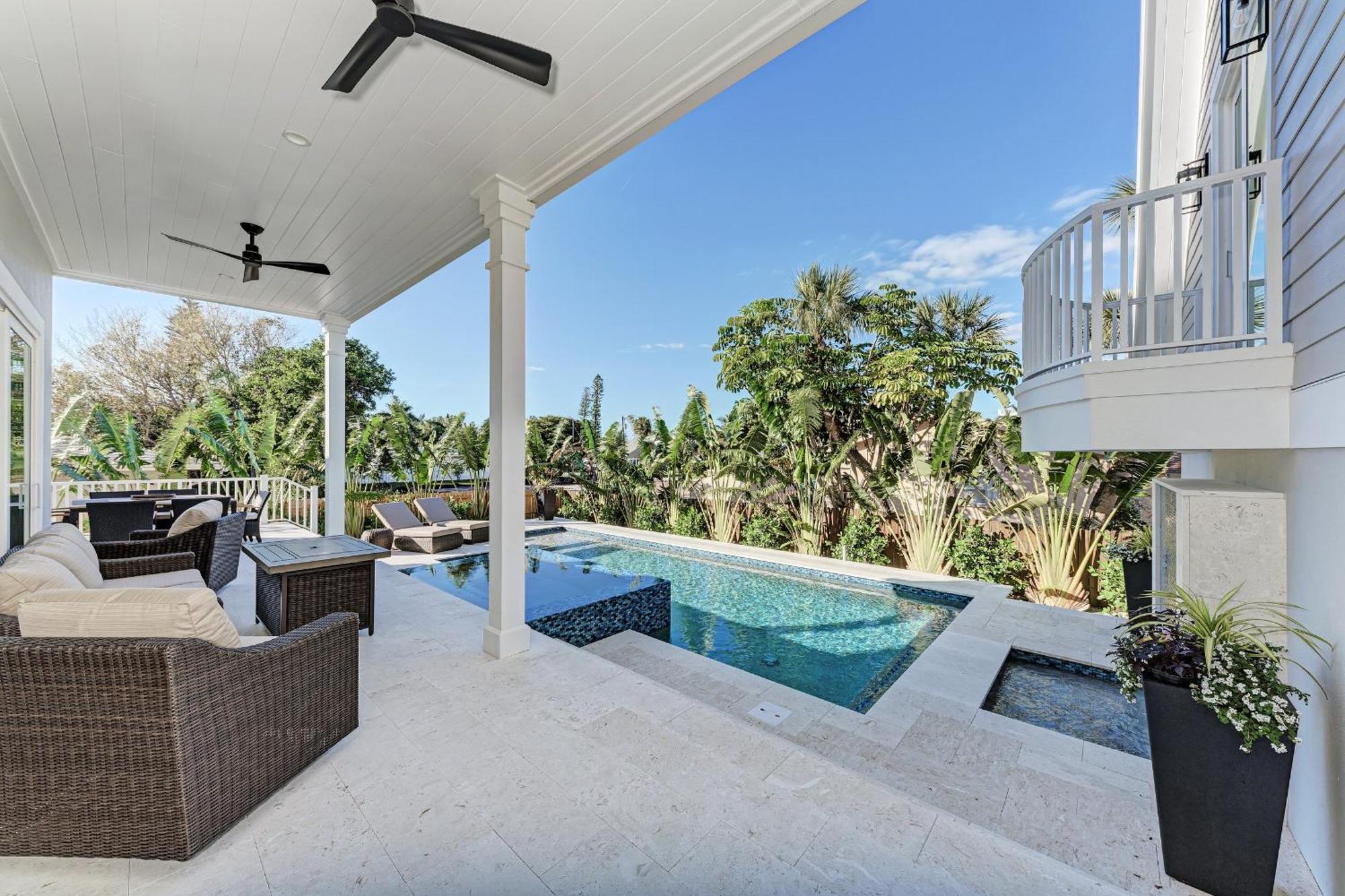 Just Beachy By Retreats Holiday home Holmes Beach
