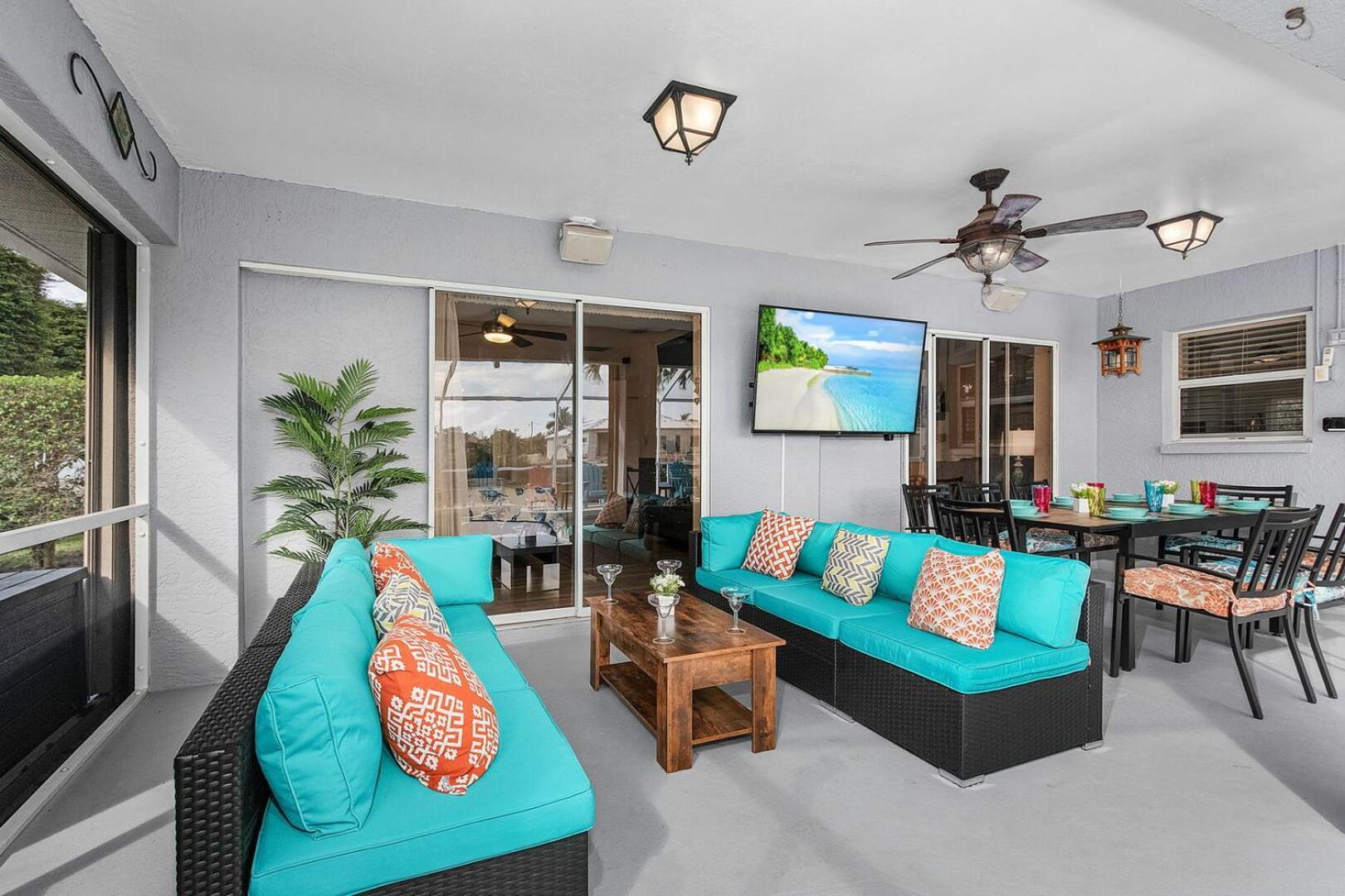 Welcome To X-ta-sea, Your Ultimate Waterfront Retreat With An Array Of Resort-style Amenities And Pet-friendly Accommodations! Holiday home Cape Coral