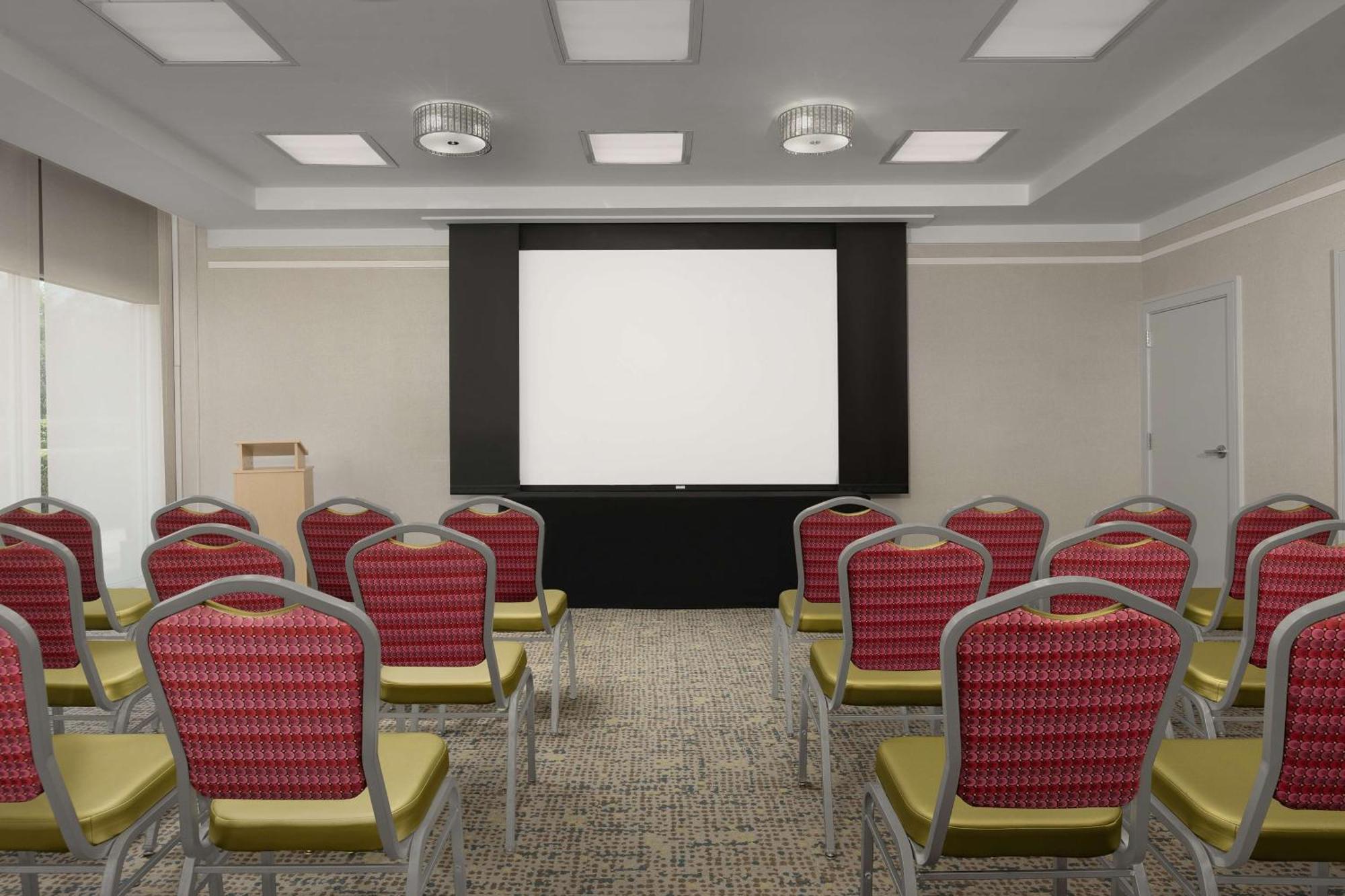 Hampton & Orlando North Hotel 3*
