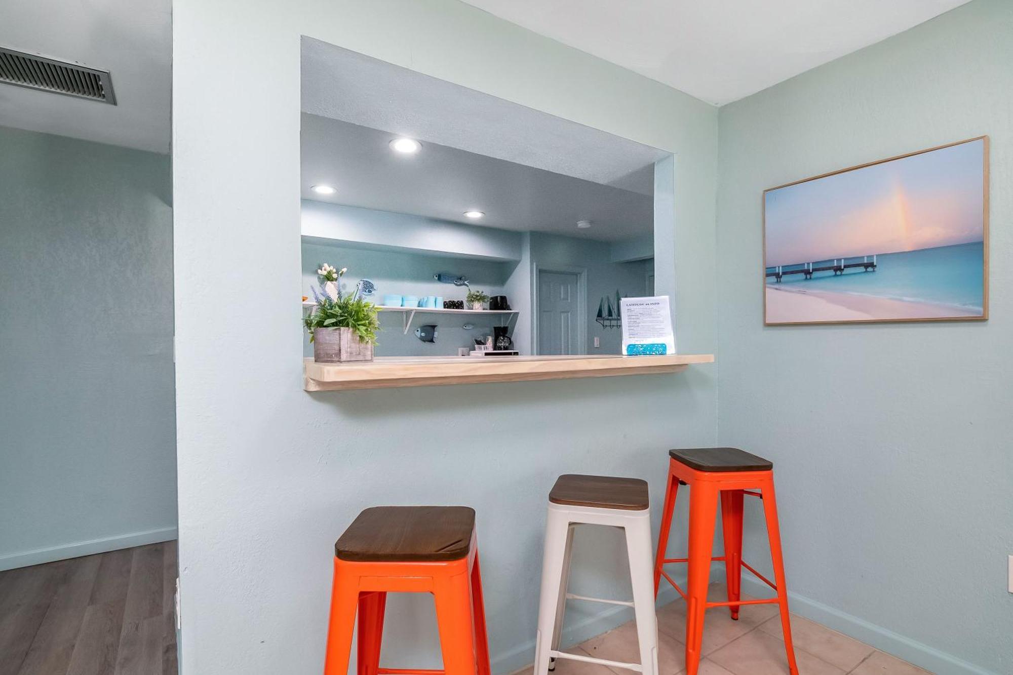 Latitude 26 Waterfront Boutique - Myers Fort Myers Beach