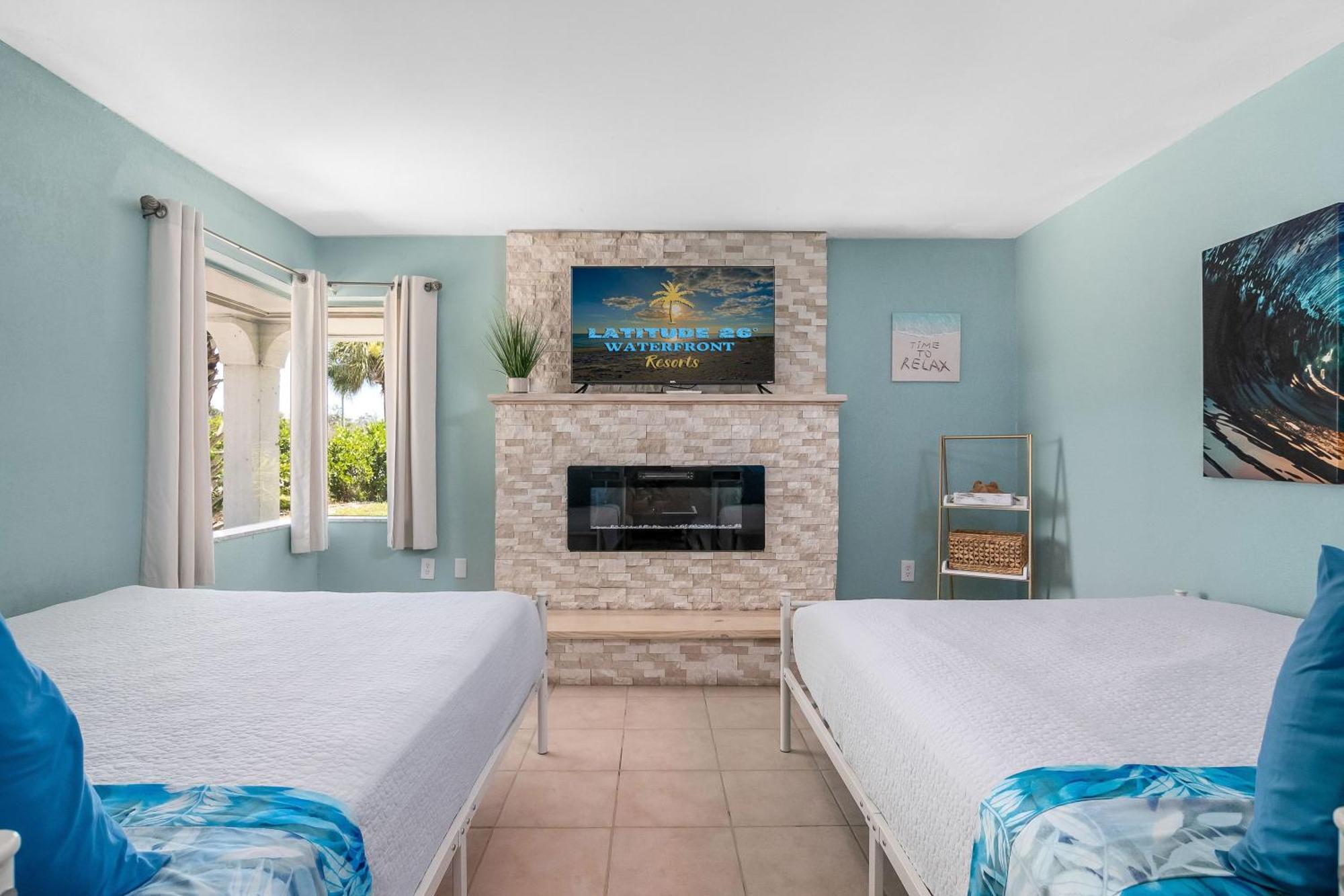 Latitude 26 Waterfront Boutique - Myers Inn
