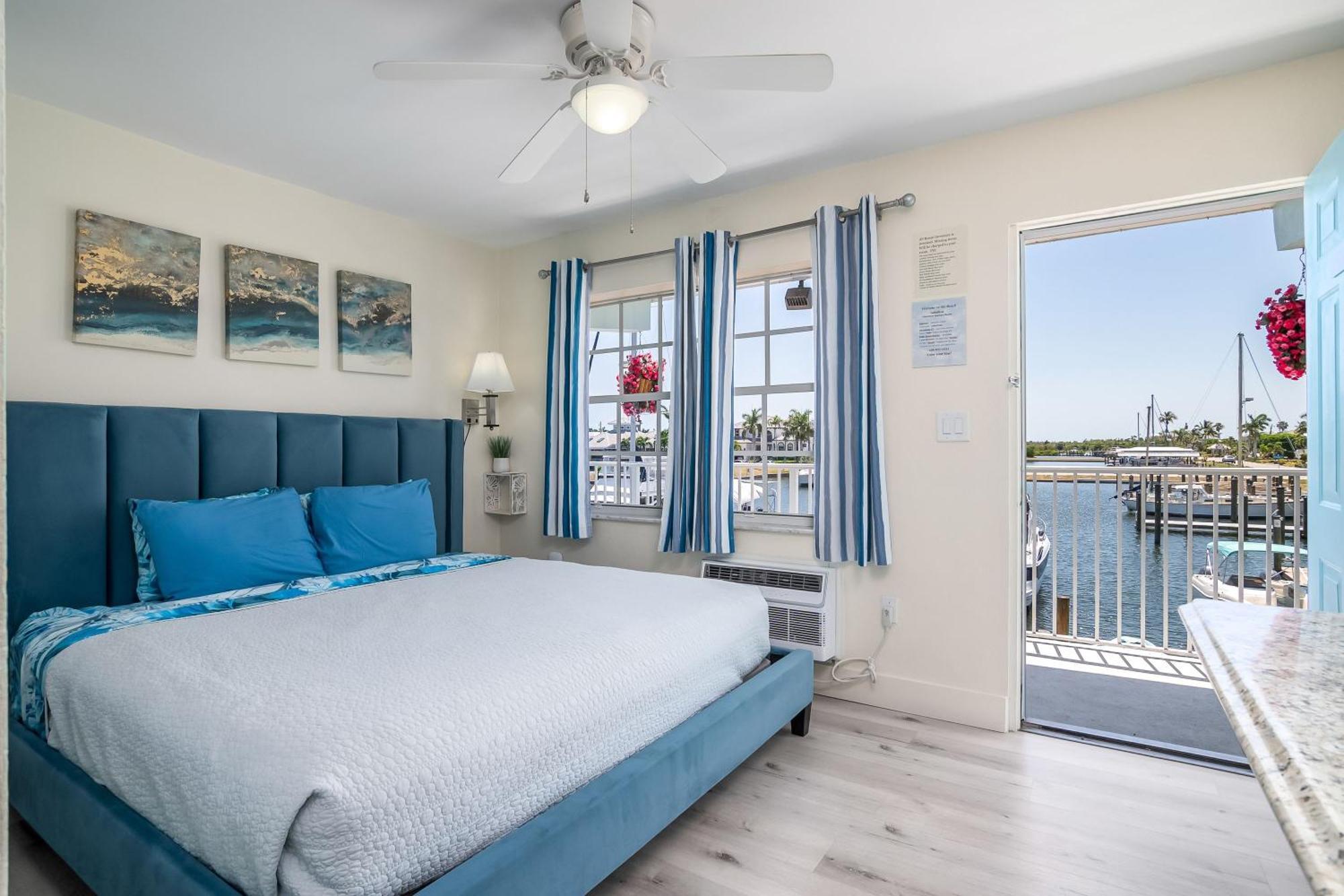 Latitude 26 Waterfront Boutique - Myers