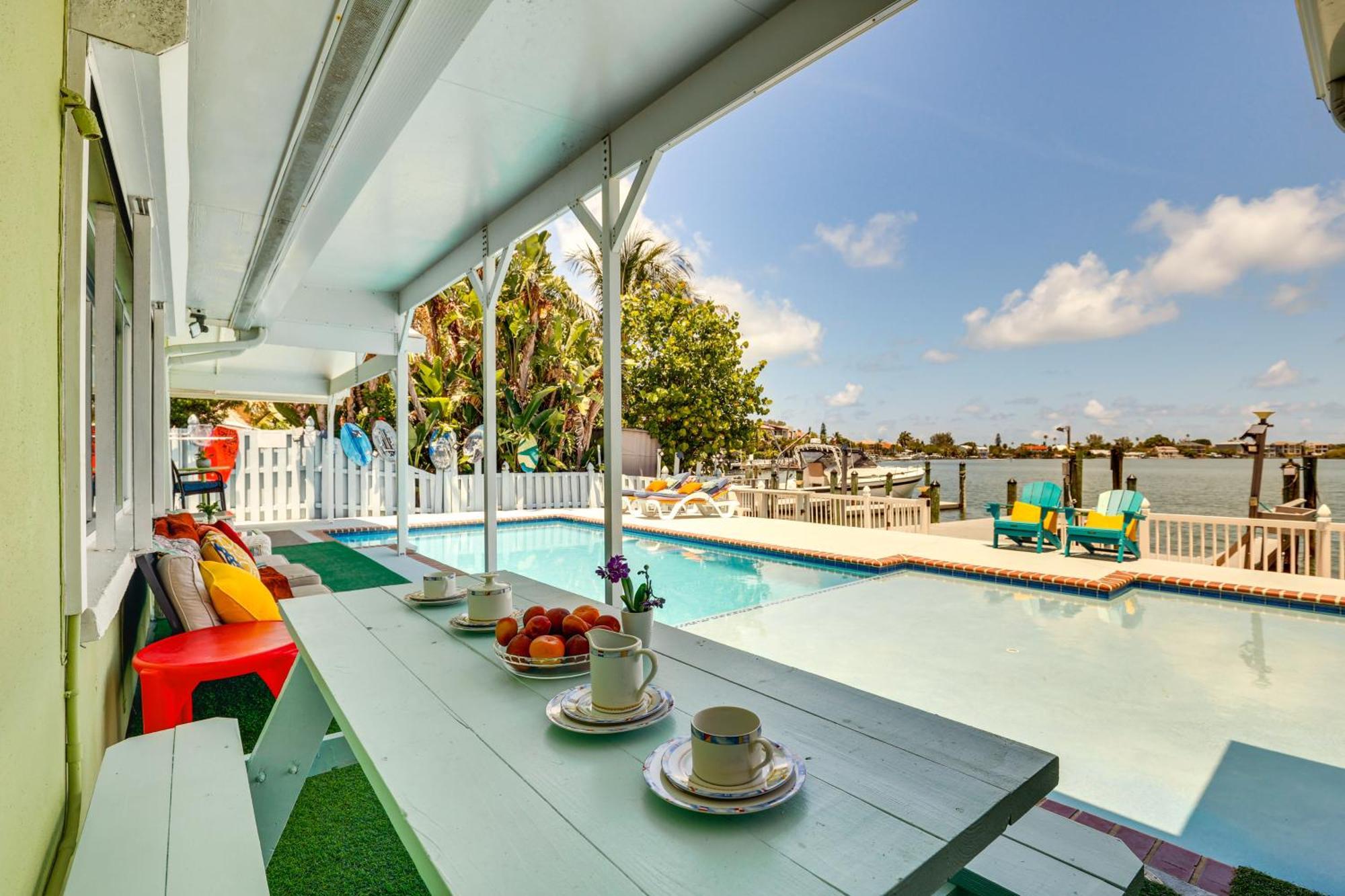 Waterfront Getaway With Pool And Dock - Walk To Beach! Holiday home Clearwater Beach