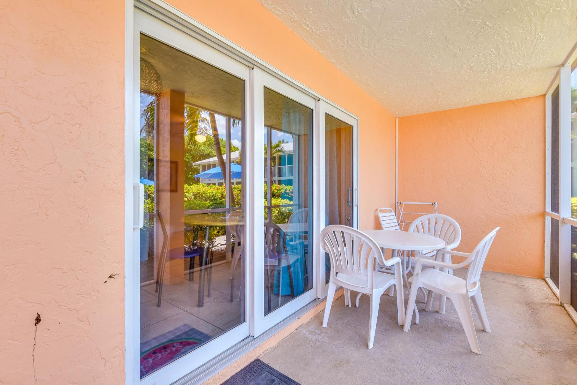 Apartment Sunlit Escape With Private Longboat Key