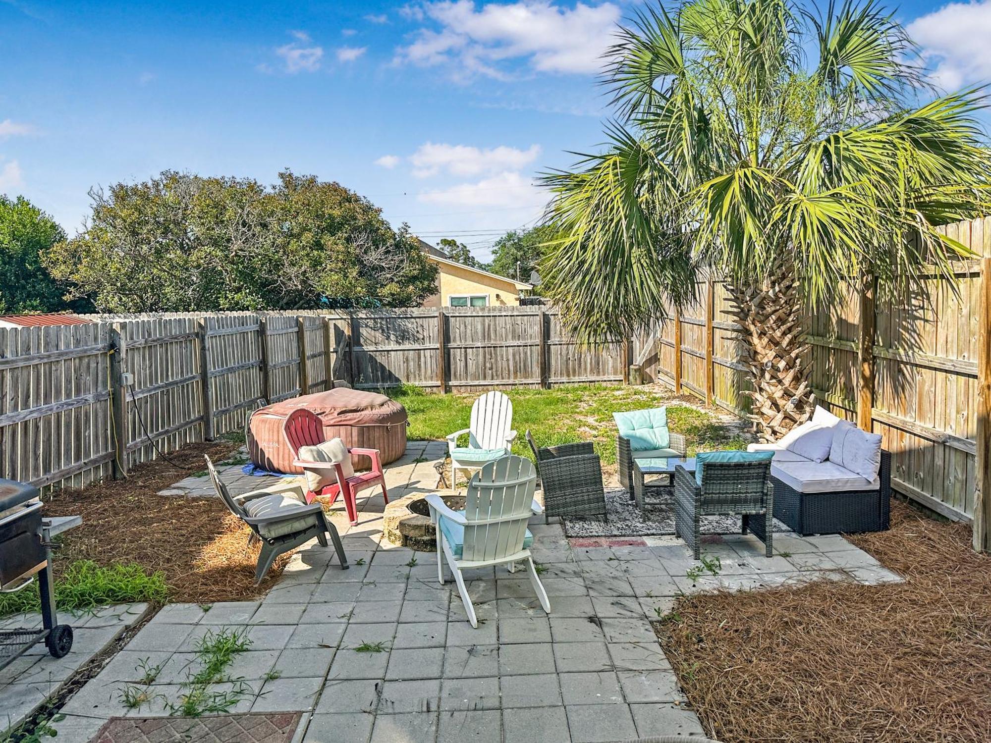 Oceanview Oasis - Relax With Hot Tub, Breakfast, Fire Pit & Putting Green!