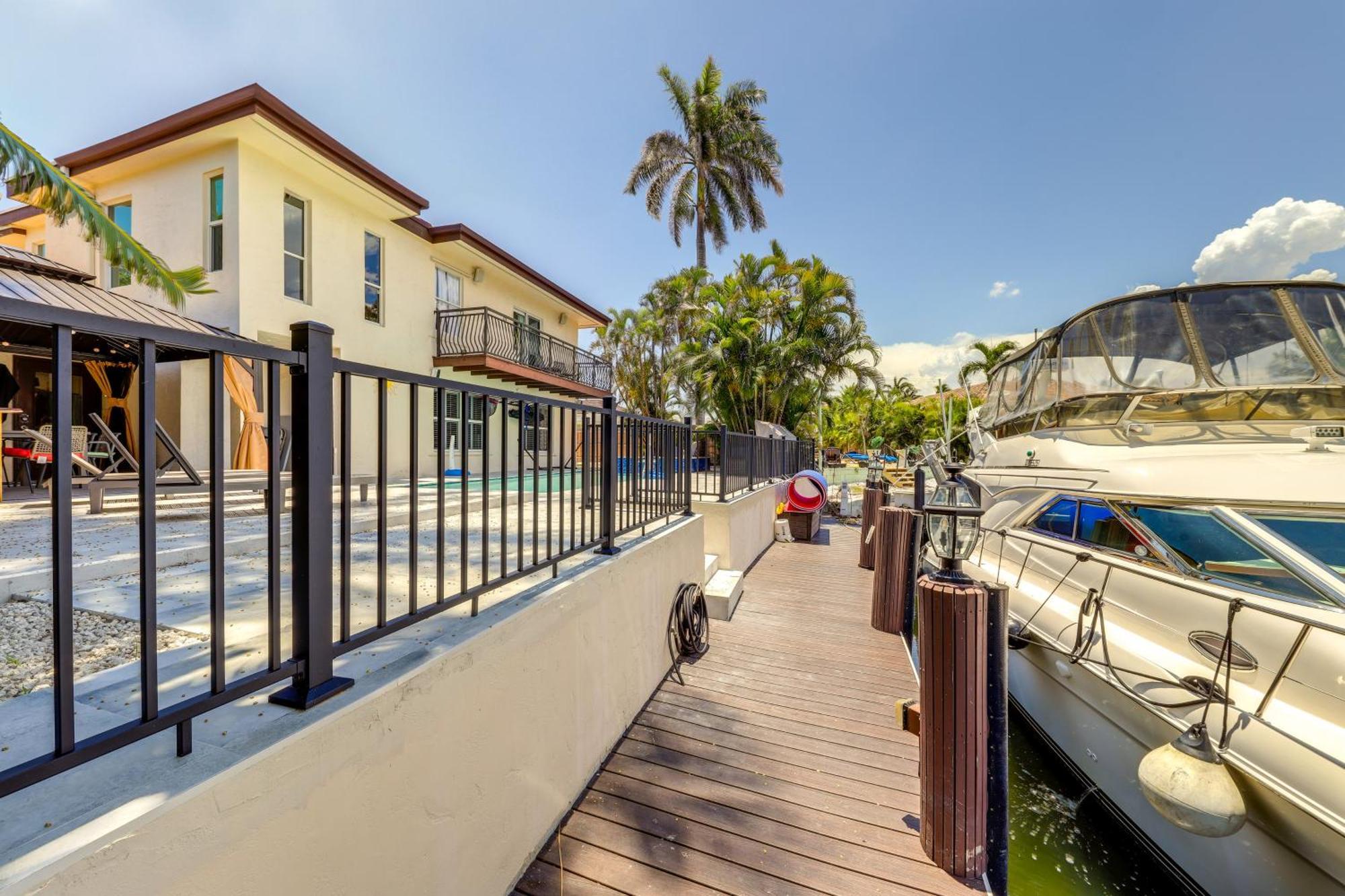 Spacious With Pool And Grill! Holiday home Lighthouse Point
