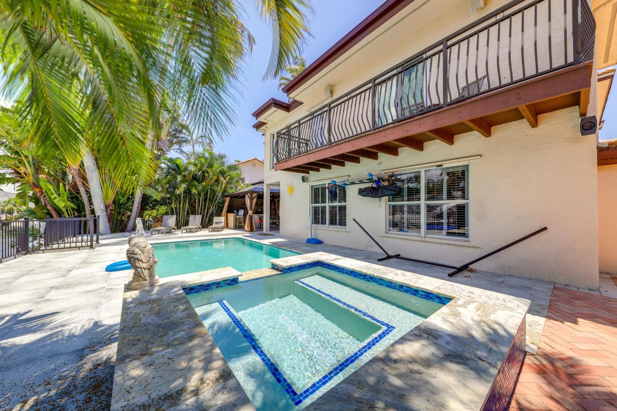 Holiday home Spacious With Pool And Grill!