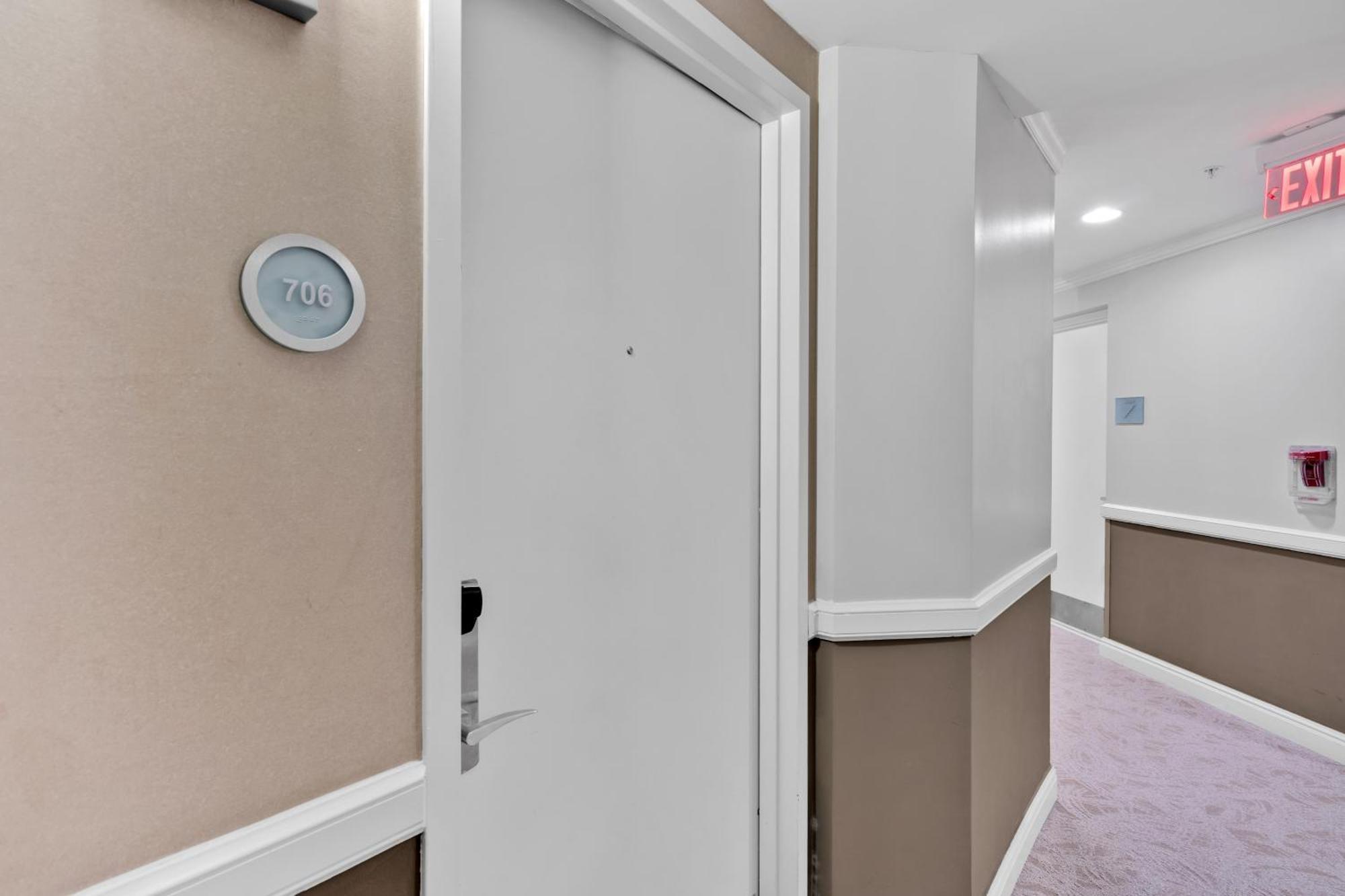Large In Sunny Isles Apartment *