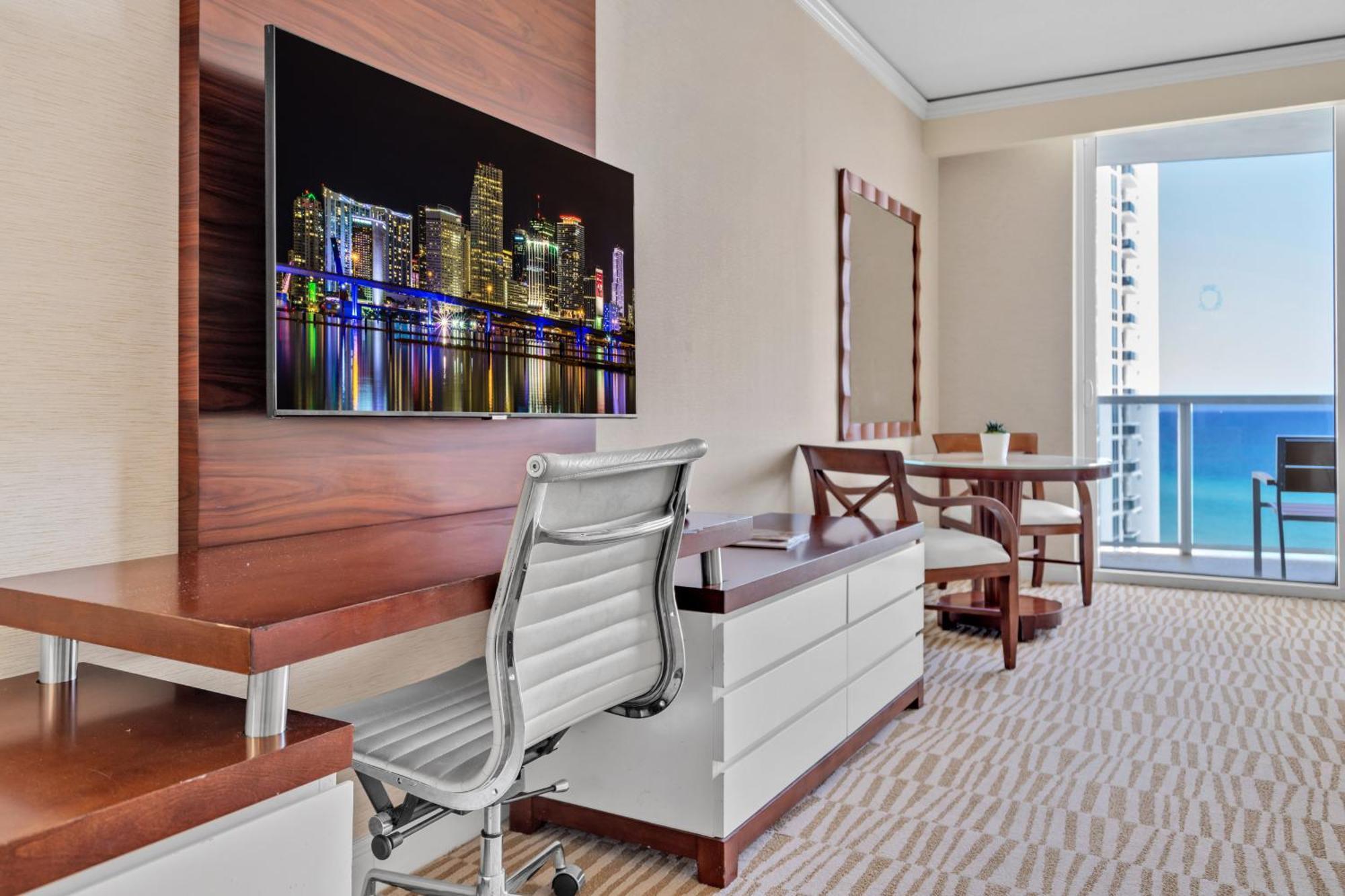 Large In Sunny Isles Apartment *