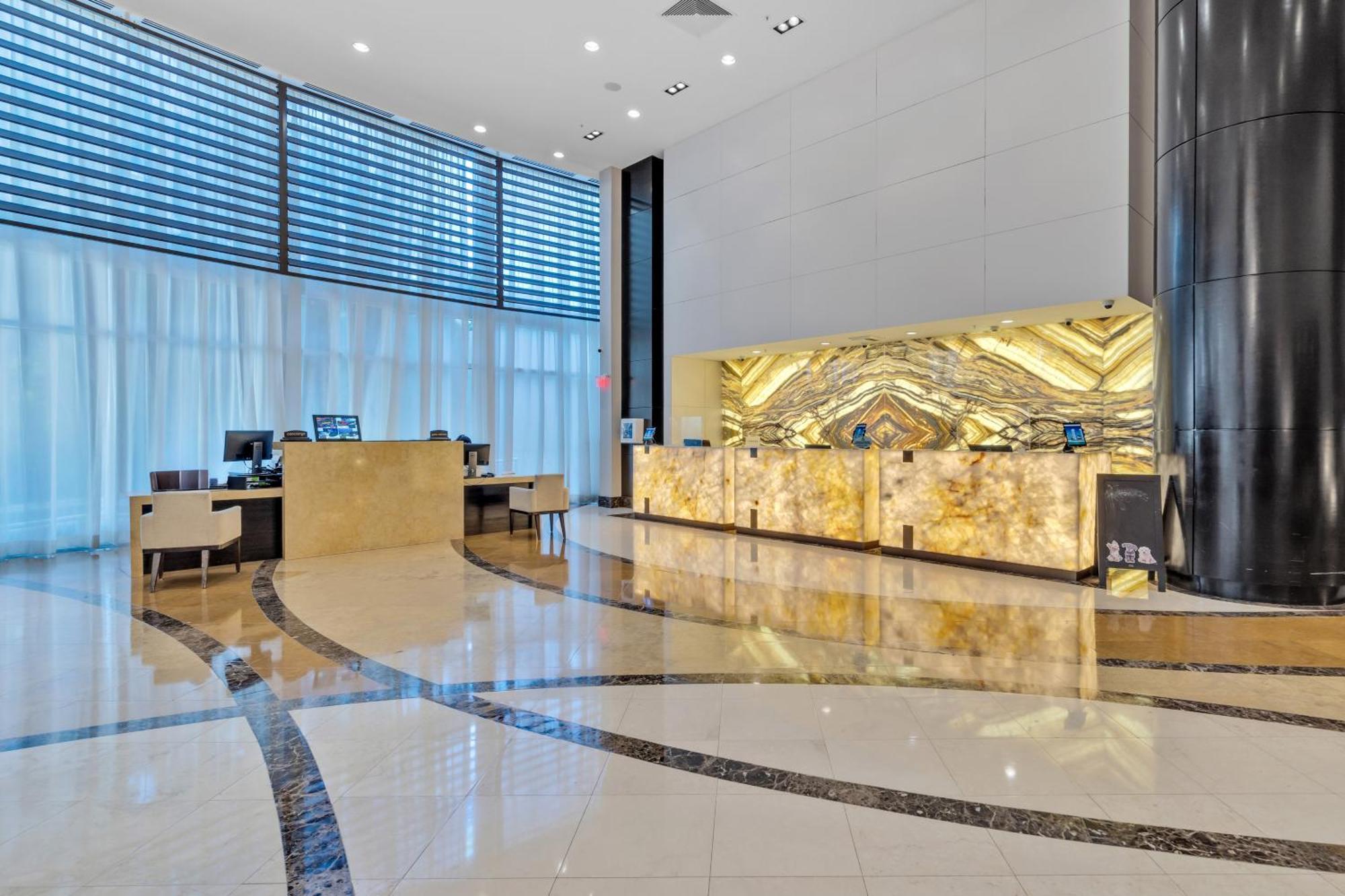 Large In Sunny Isles Apartment *
