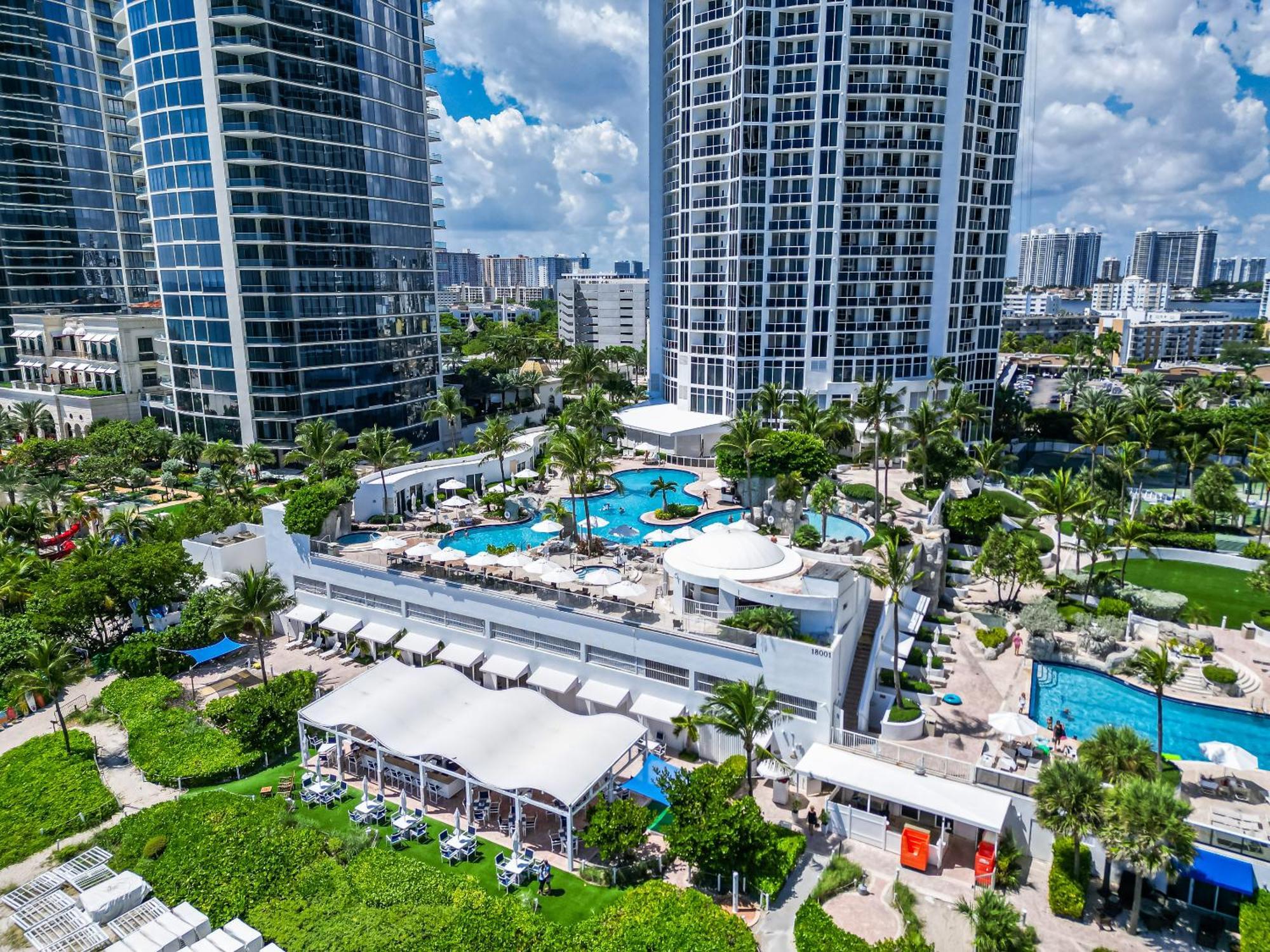 Large In Sunny Isles Apartment *