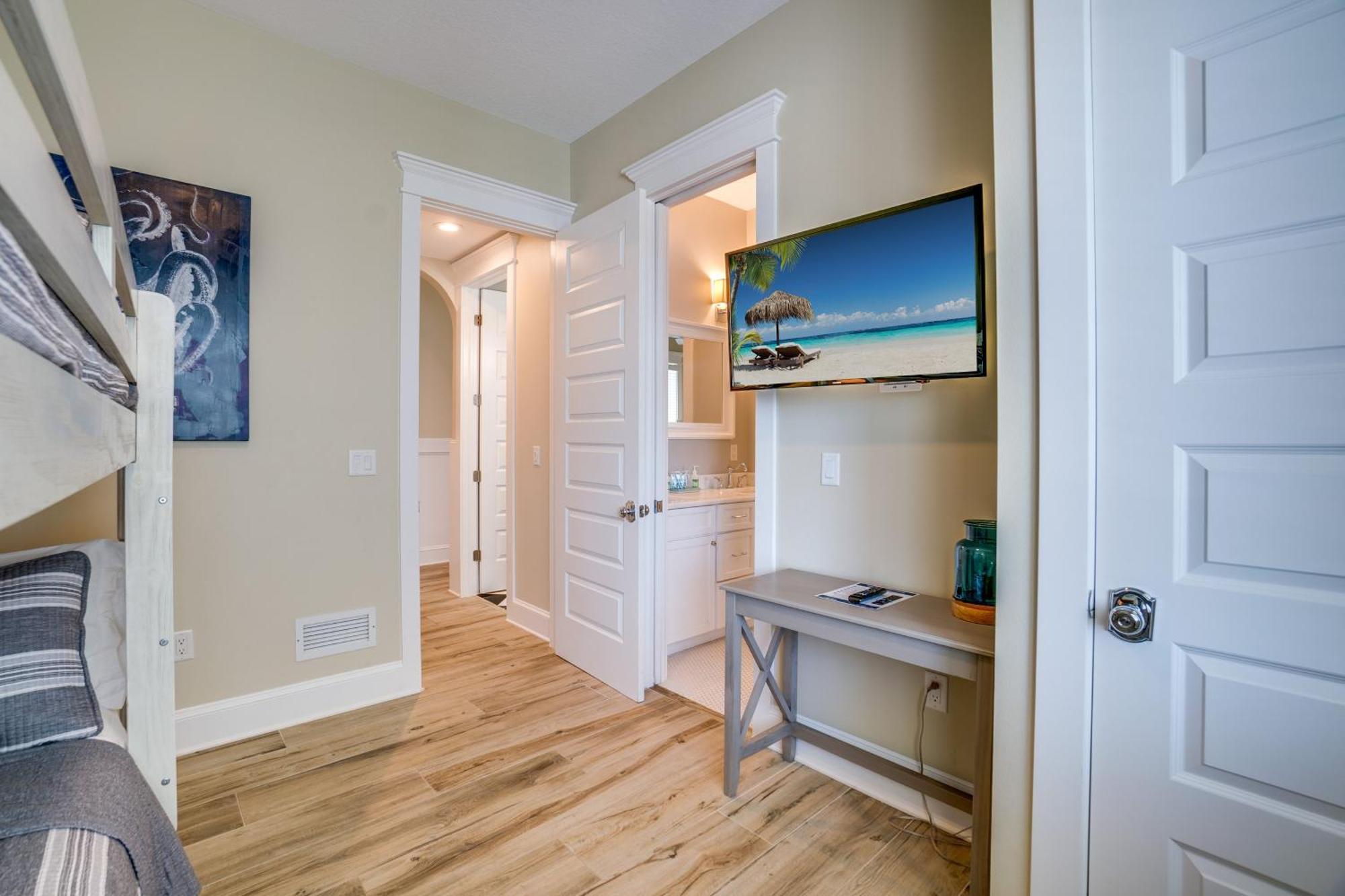 Paradise Beach, 8 Bed, 6,5 Bath, Beachfront & Pet Friendly!