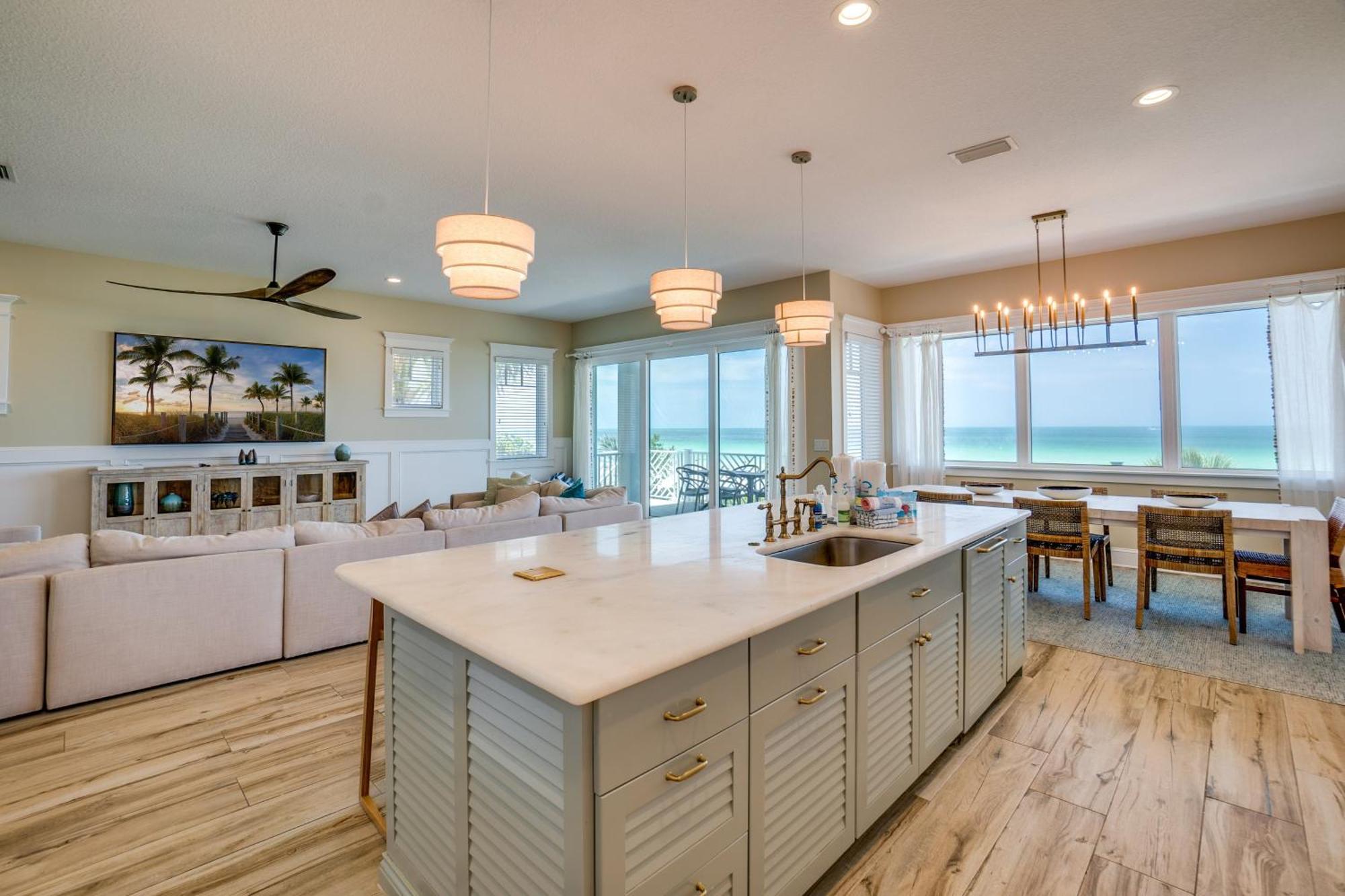 Holiday home Paradise Beach, 8 Bed, 6,5 Bath, Beachfront & Pet Friendly! *