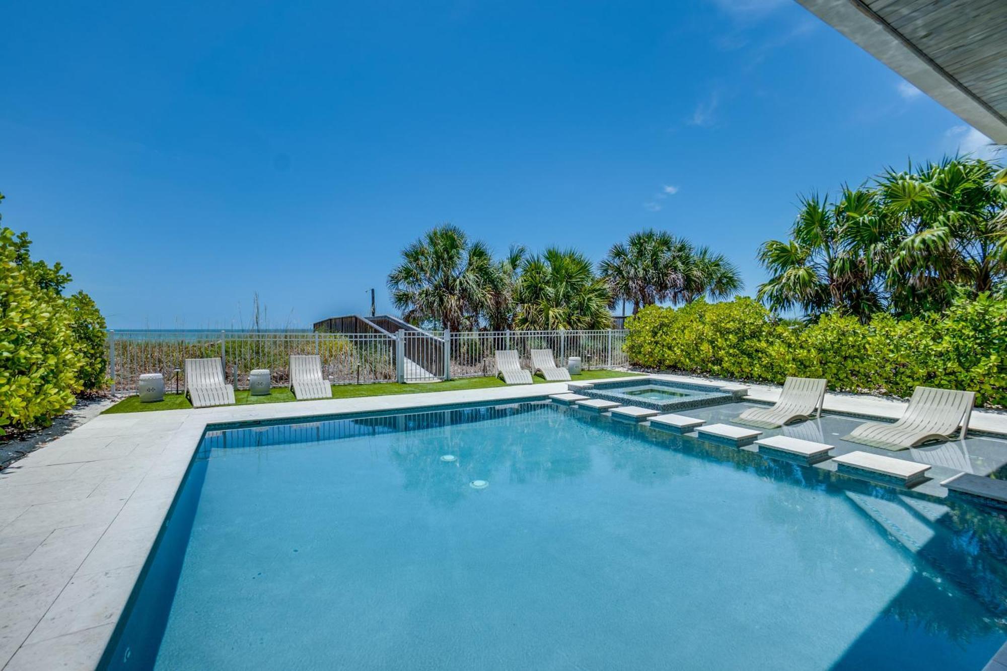 Paradise Beach, 8 Bed, 6,5 Bath, Beachfront & Pet Friendly! Holiday home
