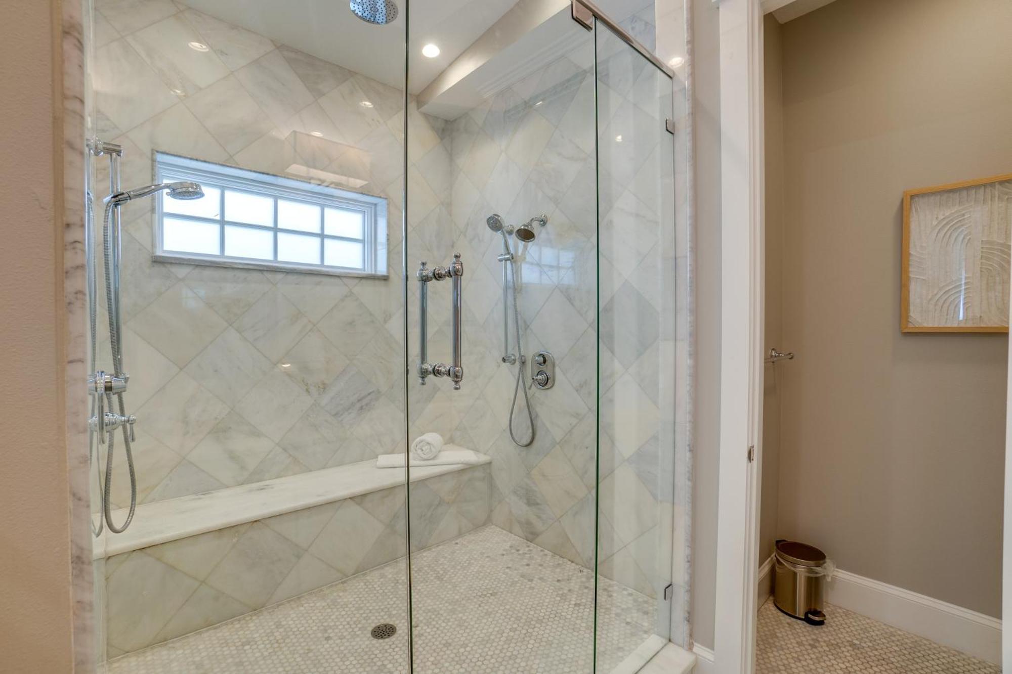 Paradise Beach, 8 Bed, 6,5 Bath, Beachfront & Pet Friendly!