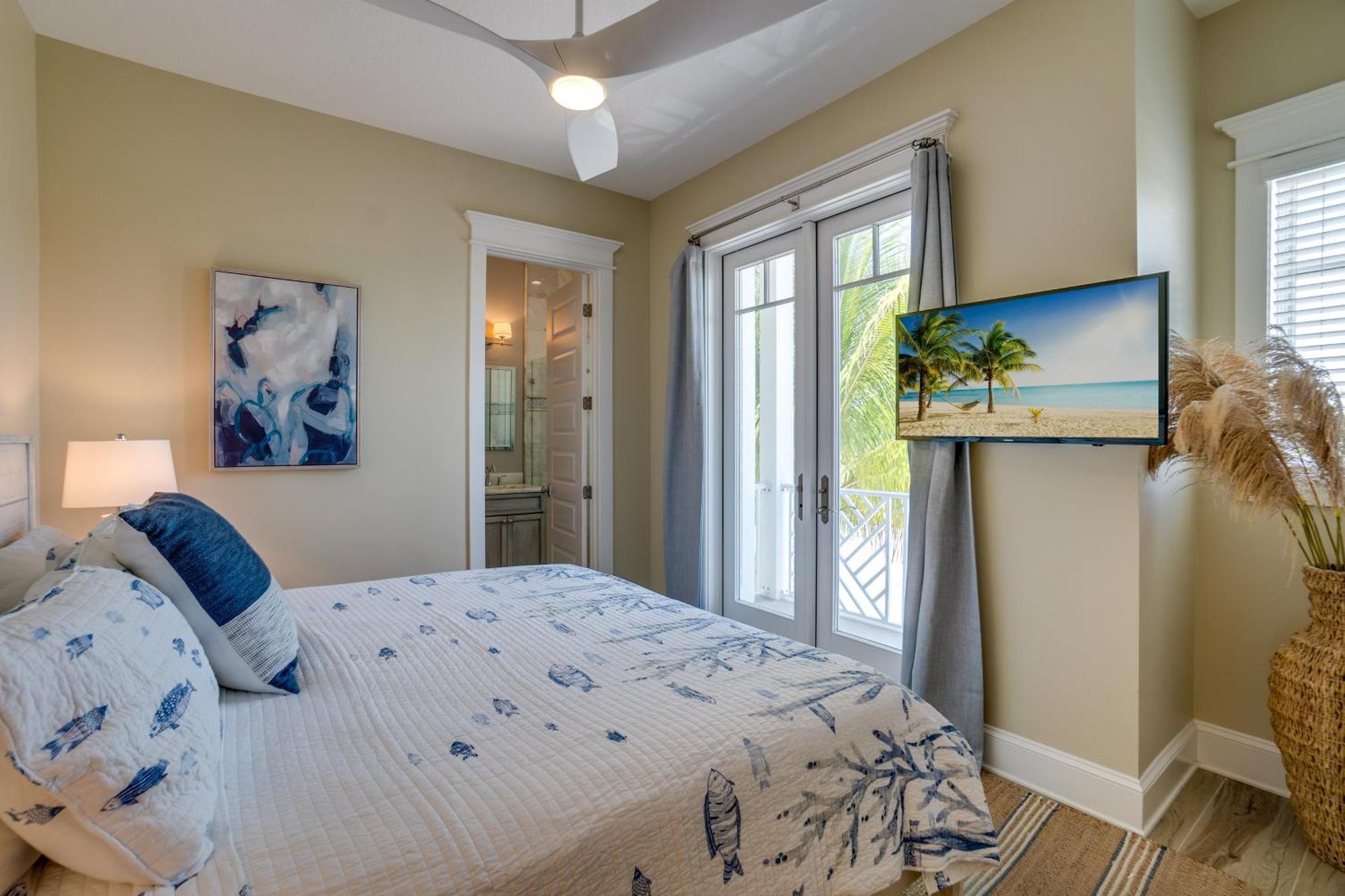 Paradise Beach, 8 Bed, 6,5 Bath, Beachfront & Pet Friendly! * Bradenton Beach
