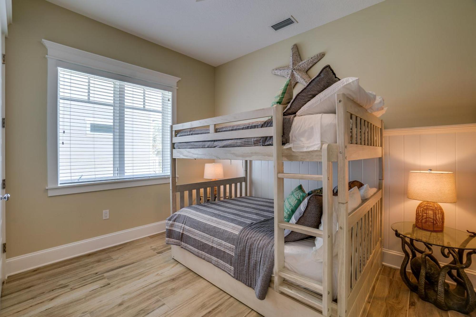 Paradise Beach, 8 Bed, 6,5 Bath, Beachfront & Pet Friendly! Bradenton Beach