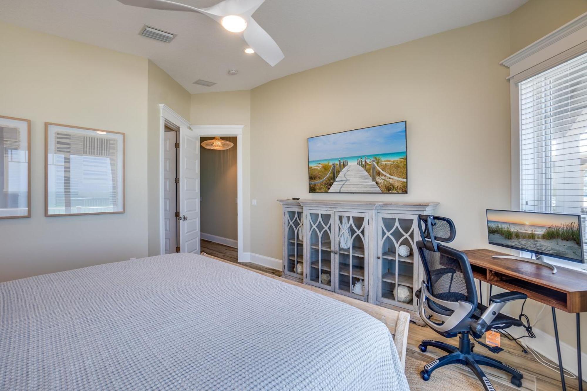 Paradise Beach, 8 Bed, 6,5 Bath, Beachfront & Pet Friendly! * Bradenton Beach