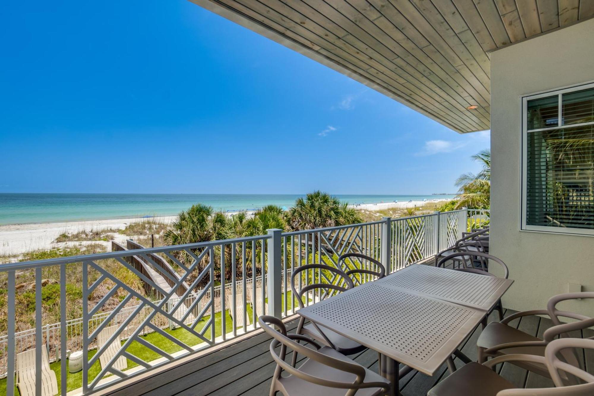 Paradise Beach, 8 Bed, 6,5 Bath, Beachfront & Pet Friendly!