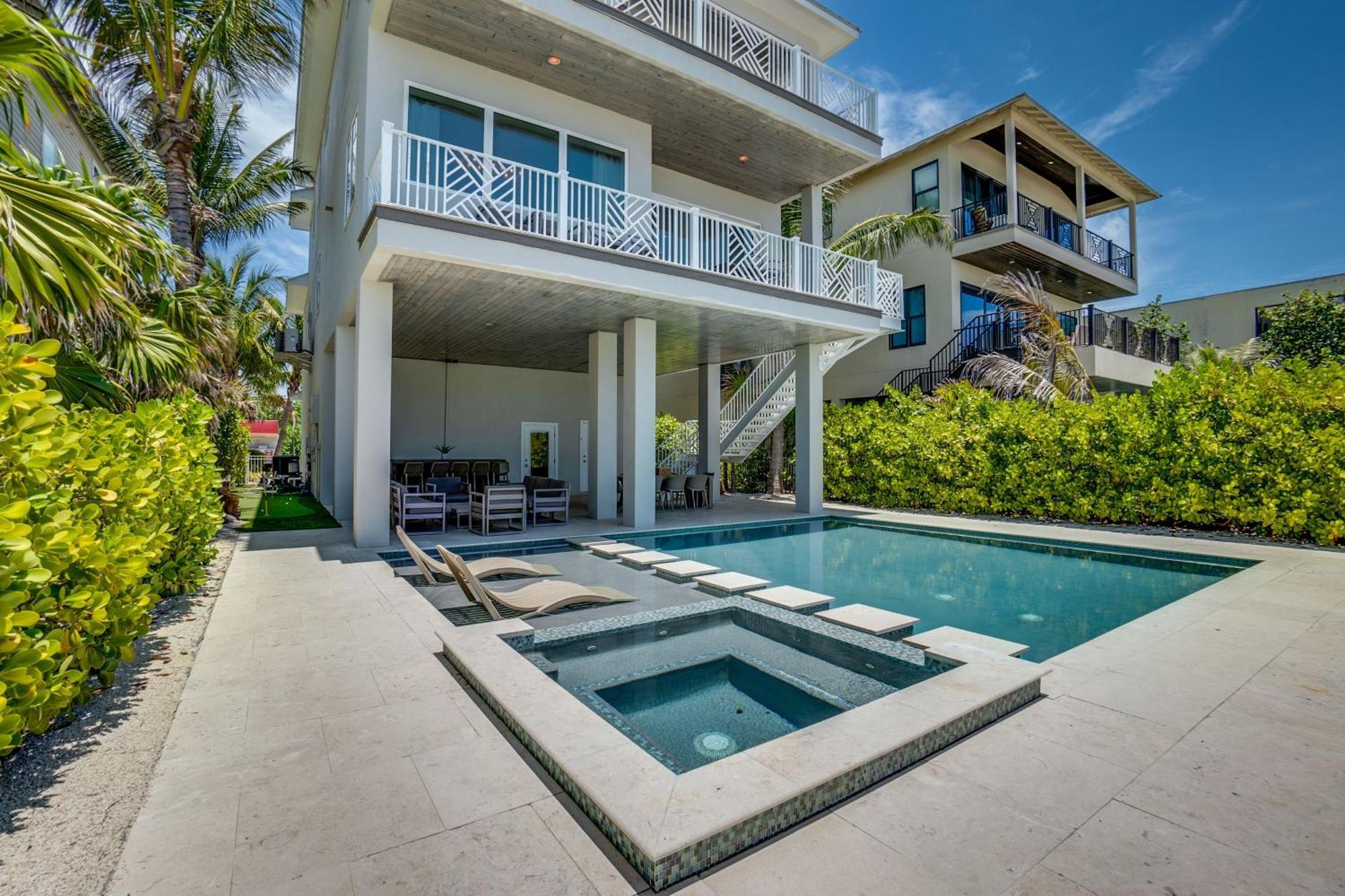 Holiday home Paradise Beach, 8 Bed, 6,5 Bath, Beachfront & Pet Friendly! *