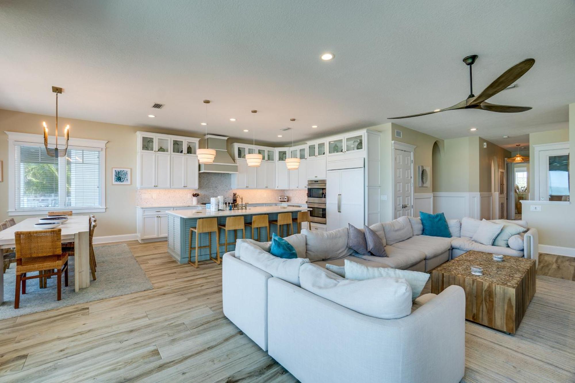 Paradise Beach, 8 Bed, 6,5 Bath, Beachfront & Pet Friendly! Bradenton Beach