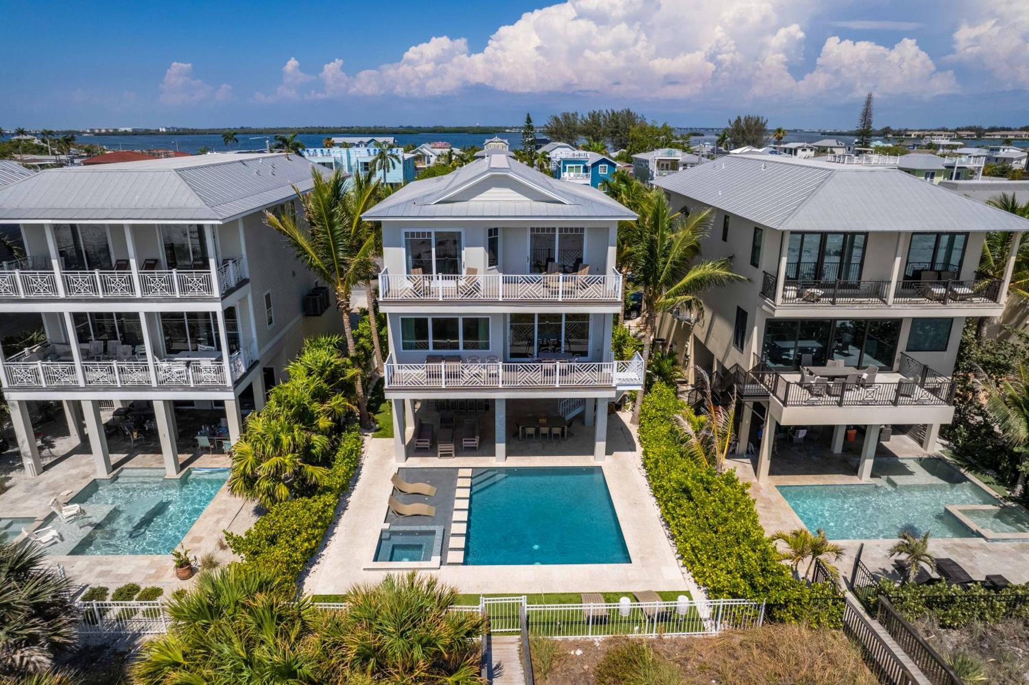 Paradise Beach, 8 Bed, 6,5 Bath, Beachfront & Pet Friendly! Holiday home Bradenton Beach