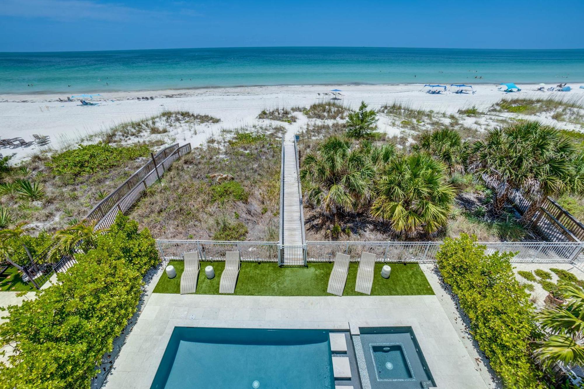 Paradise Beach, 8 Bed, 6,5 Bath, Beachfront & Pet Friendly! Bradenton Beach