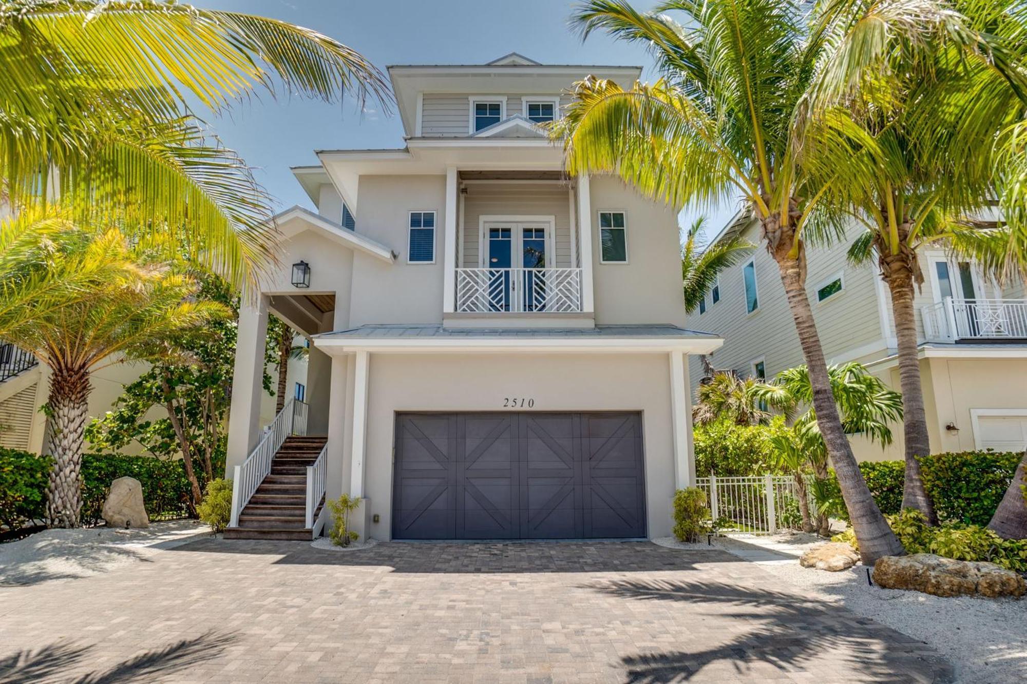 Paradise Beach, 8 Bed, 6,5 Bath, Beachfront & Pet Friendly! Holiday home Bradenton Beach