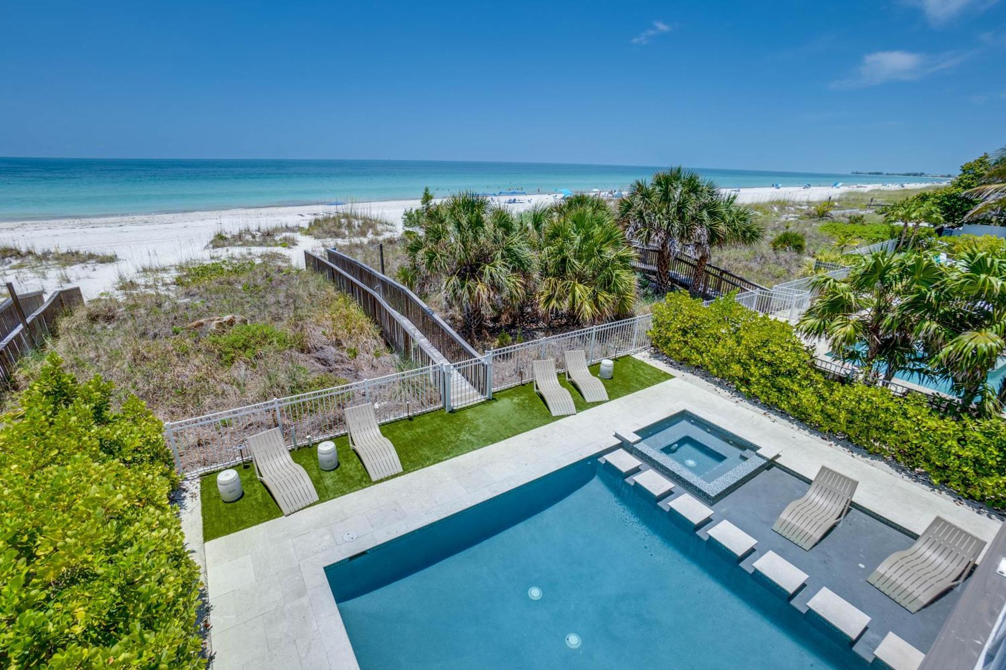 Holiday home Paradise Beach, 8 Bed, 6,5 Bath, Beachfront & Pet Friendly! Bradenton Beach