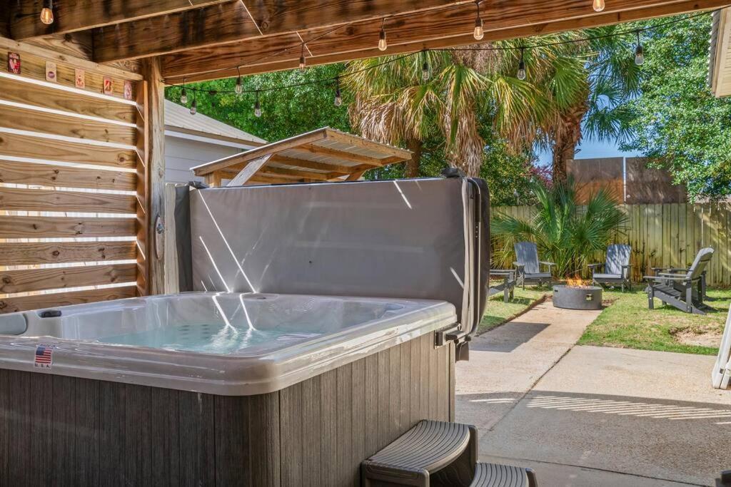 Seaside Serenity: Coastal Beach With Outdoor Living Holiday home