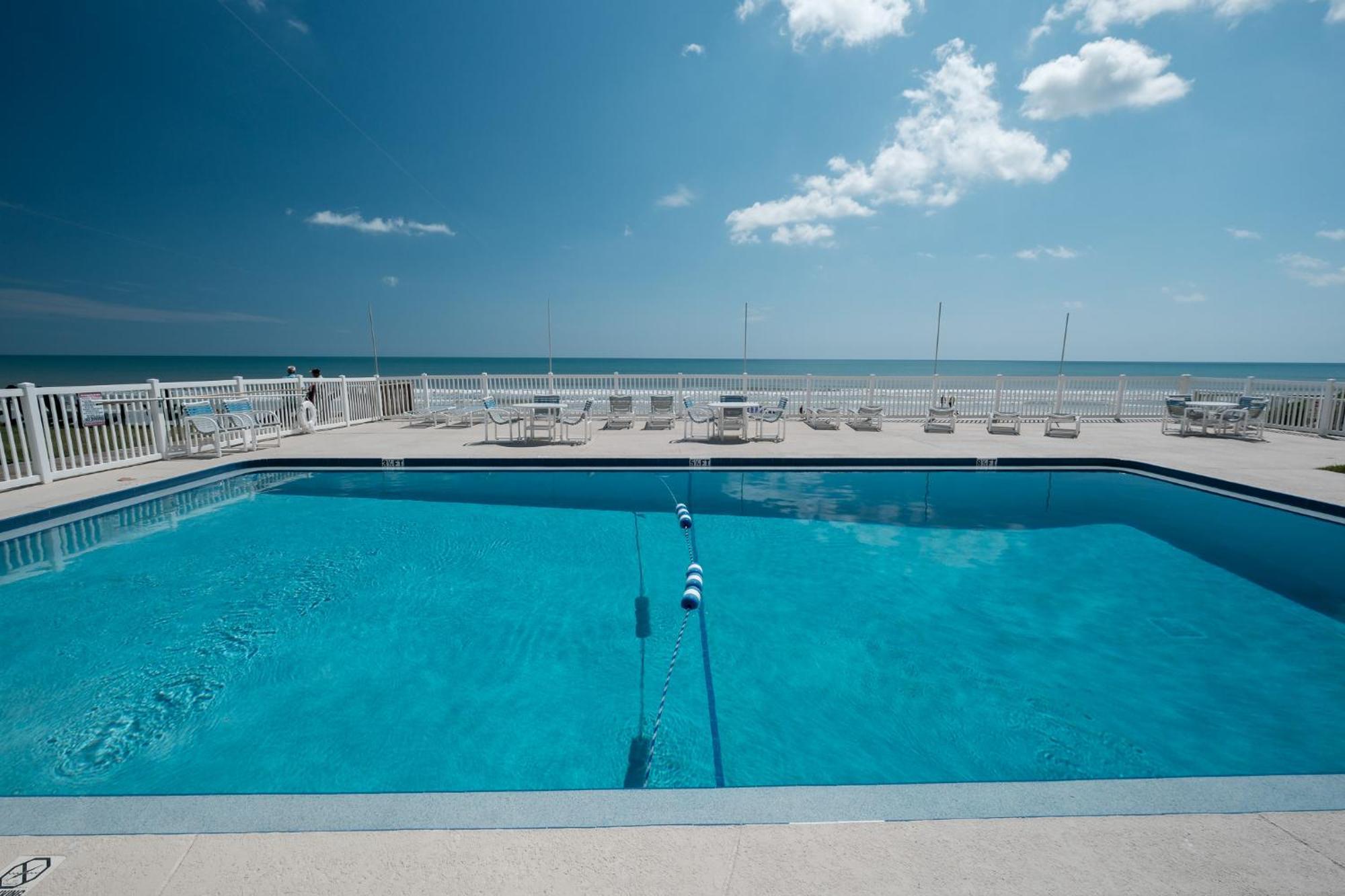 Oceanside Village Townhouse No Drive New Smyrna Beach, Private Ground Floor Patio W Grill *