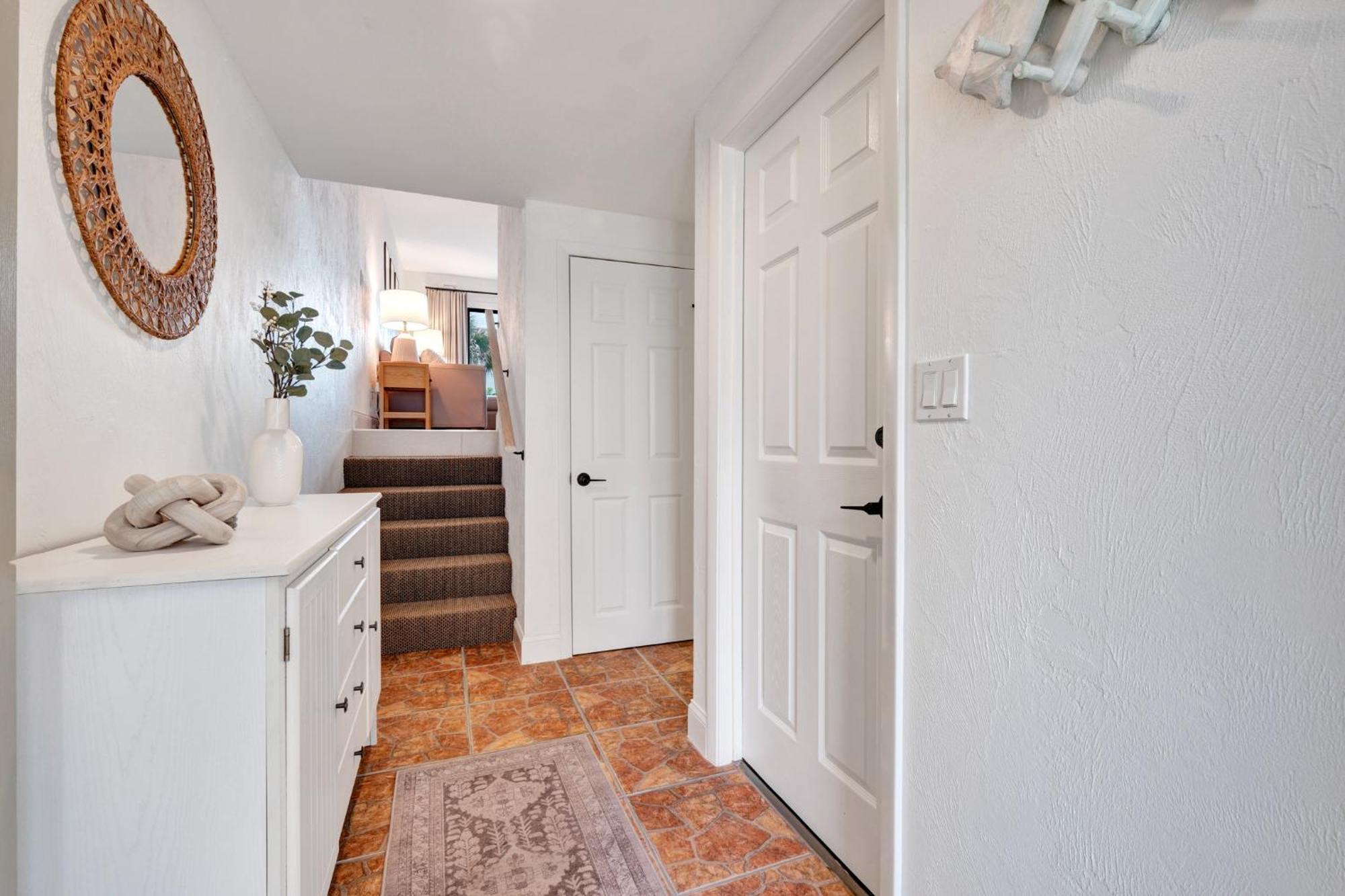 Oceanside Village Townhouse No Drive New Smyrna Beach, Private Ground Floor Patio W Grill *