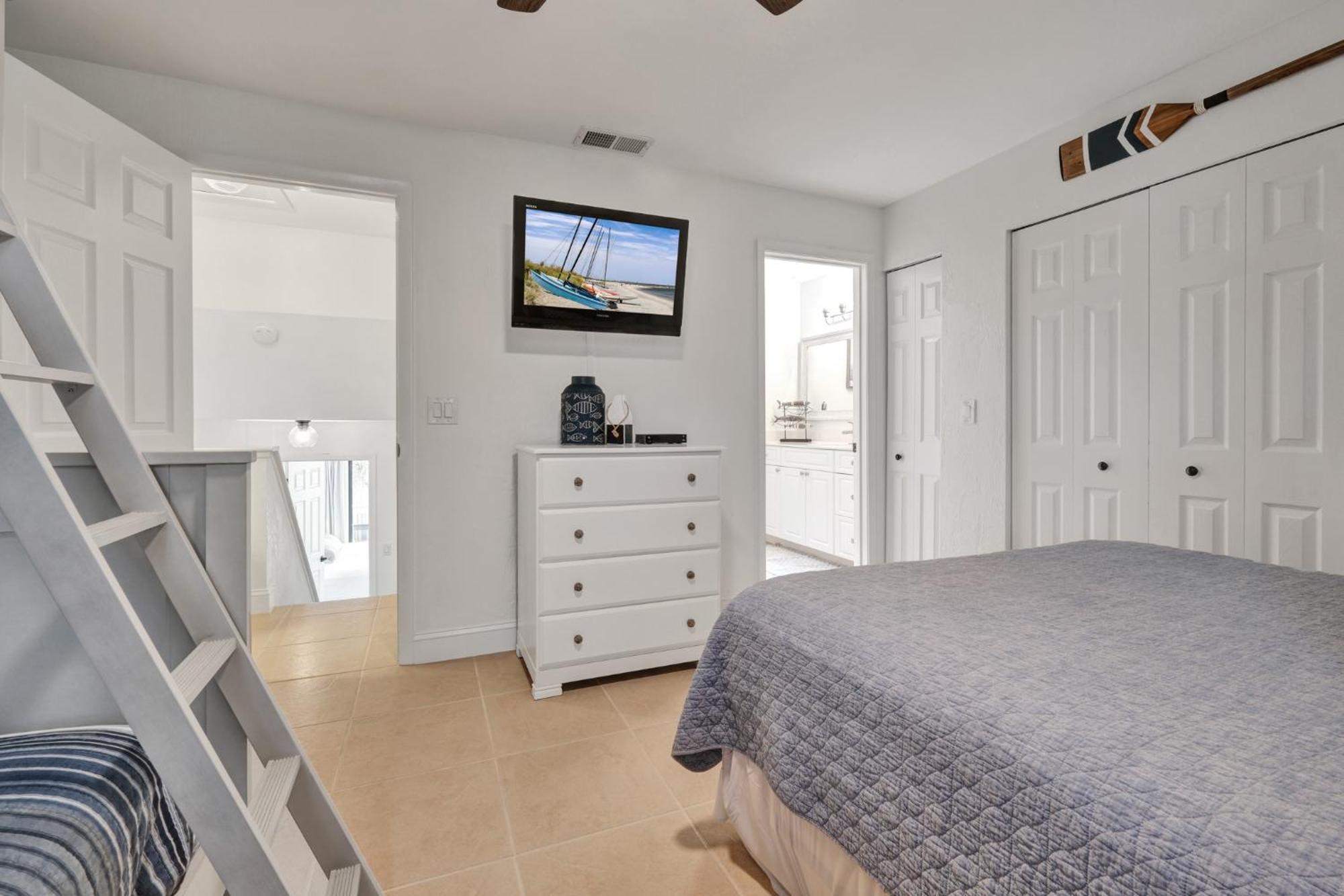 Oceanside Village Townhouse No Drive New Smyrna Beach, Private Ground Floor Patio W Grill Holiday home New Smyrna Beach