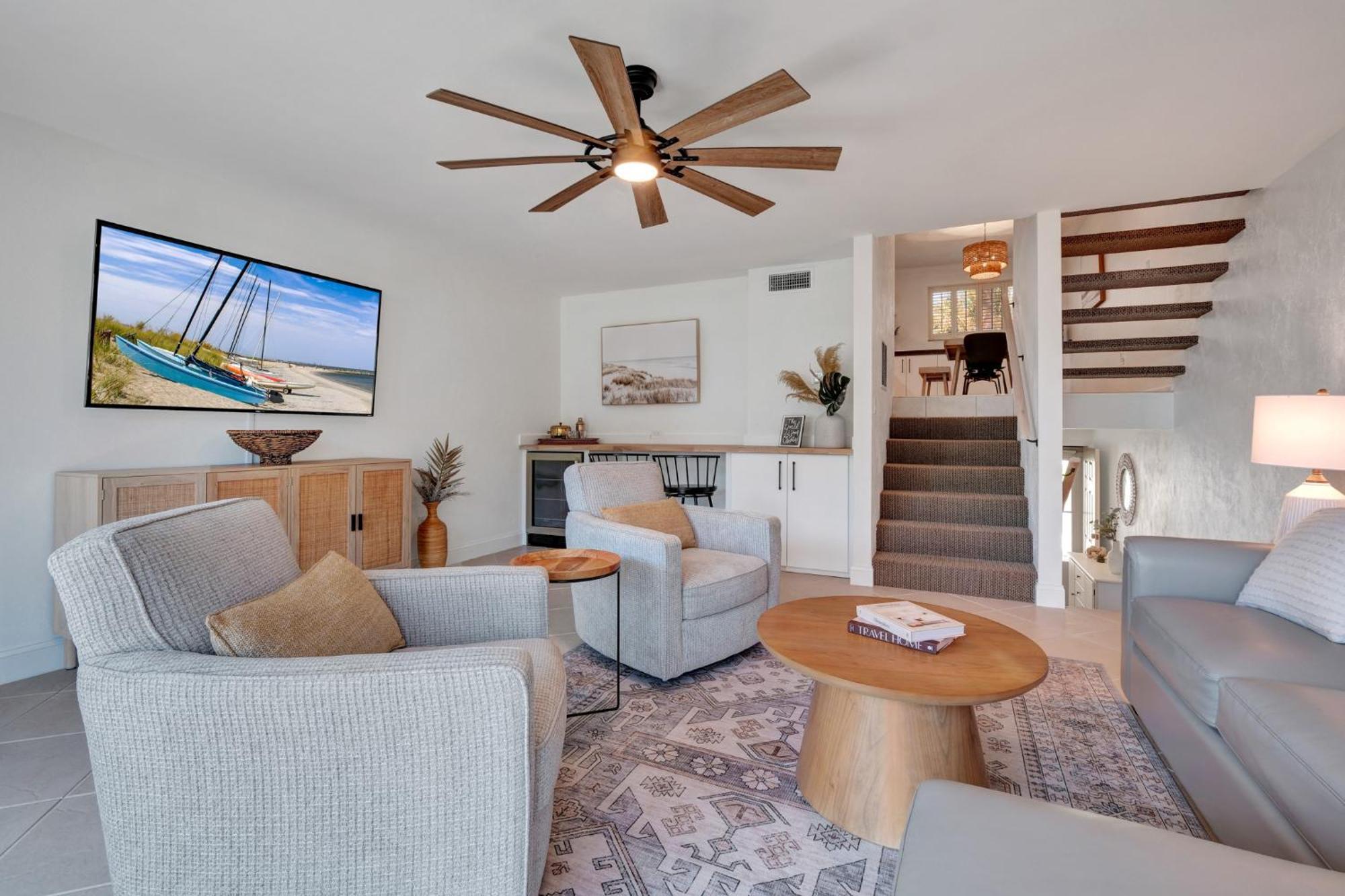 Oceanside Village Townhouse No Drive New Smyrna Beach, Private Ground Floor Patio W Grill Holiday home New Smyrna Beach
