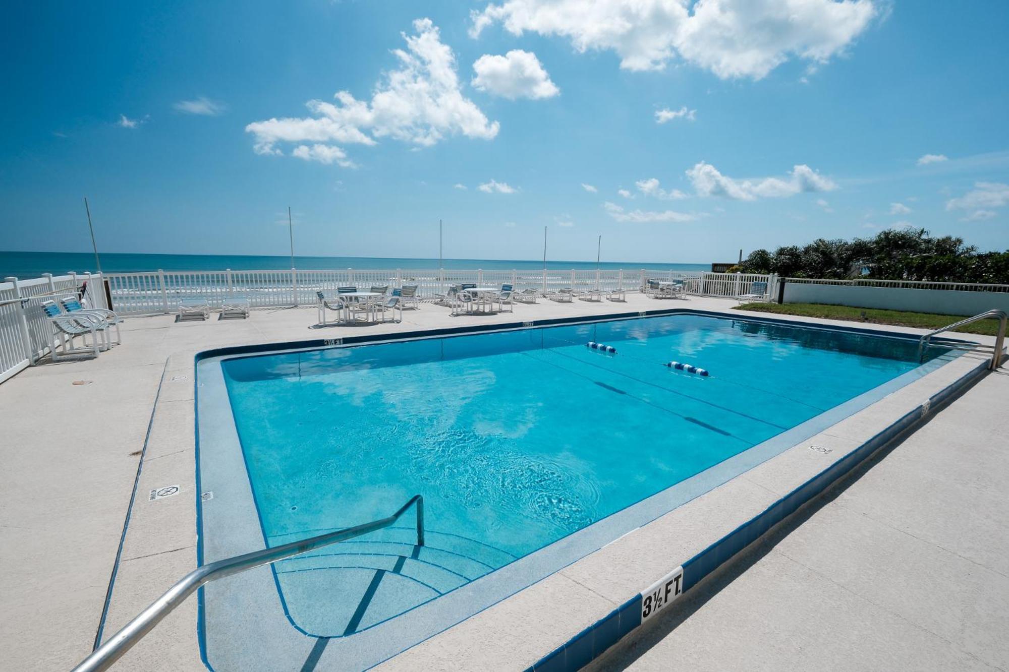 Holiday home Oceanside Village Townhouse No Drive New Smyrna Beach, Private Ground Floor Patio W Grill