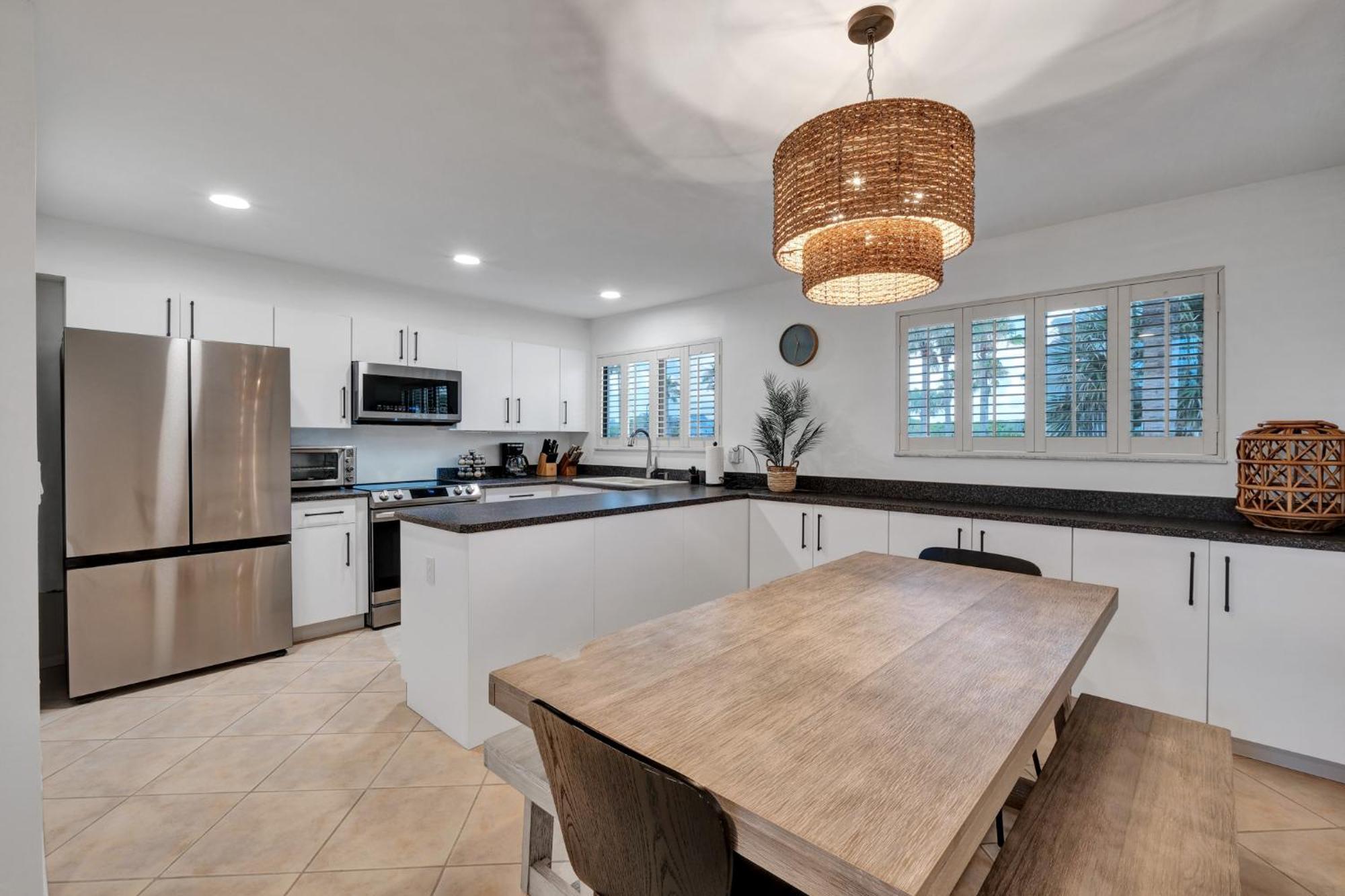 Oceanside Village Townhouse No Drive New Smyrna Beach, Private Ground Floor Patio W Grill Holiday home *